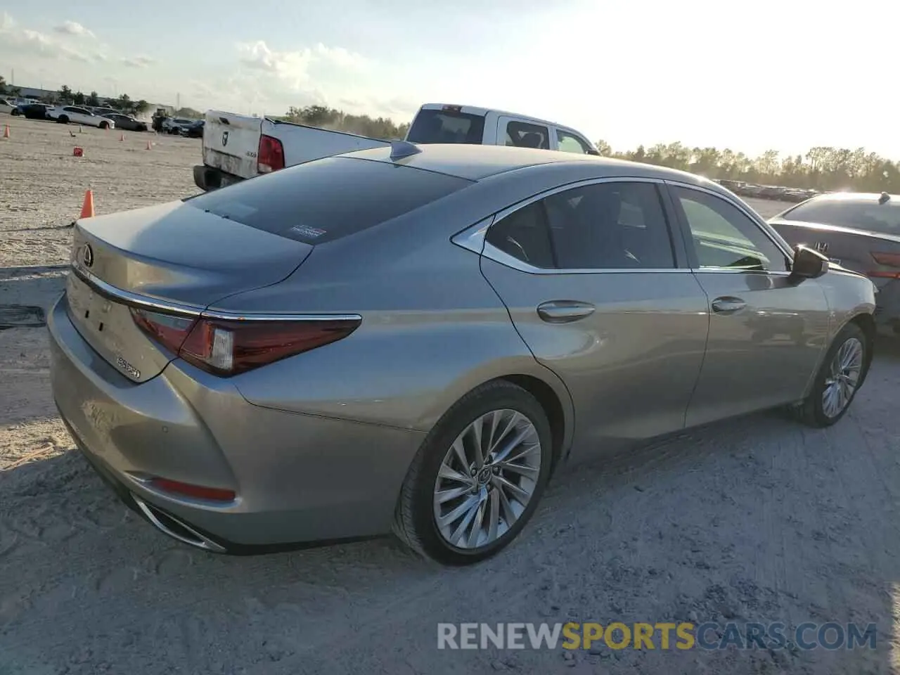 3 fotografías del automóvil dañado 58ABZ1B1XKU040337 LEXUS ES350 2019
