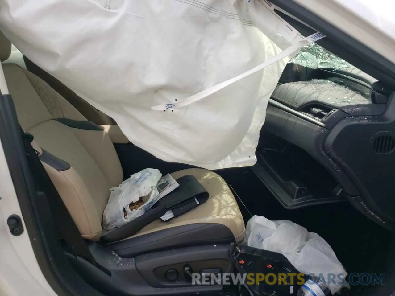 5 fotografías del automóvil dañado 58ABZ1B1XKU048745 LEXUS ES350 2019