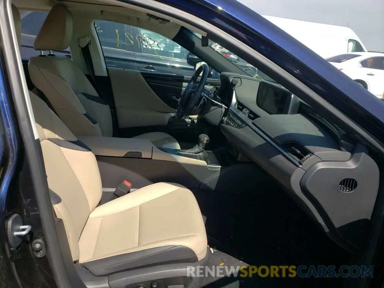 5 fotografías del automóvil dañado 58ABZ1B1XKU051211 LEXUS ES350 2019