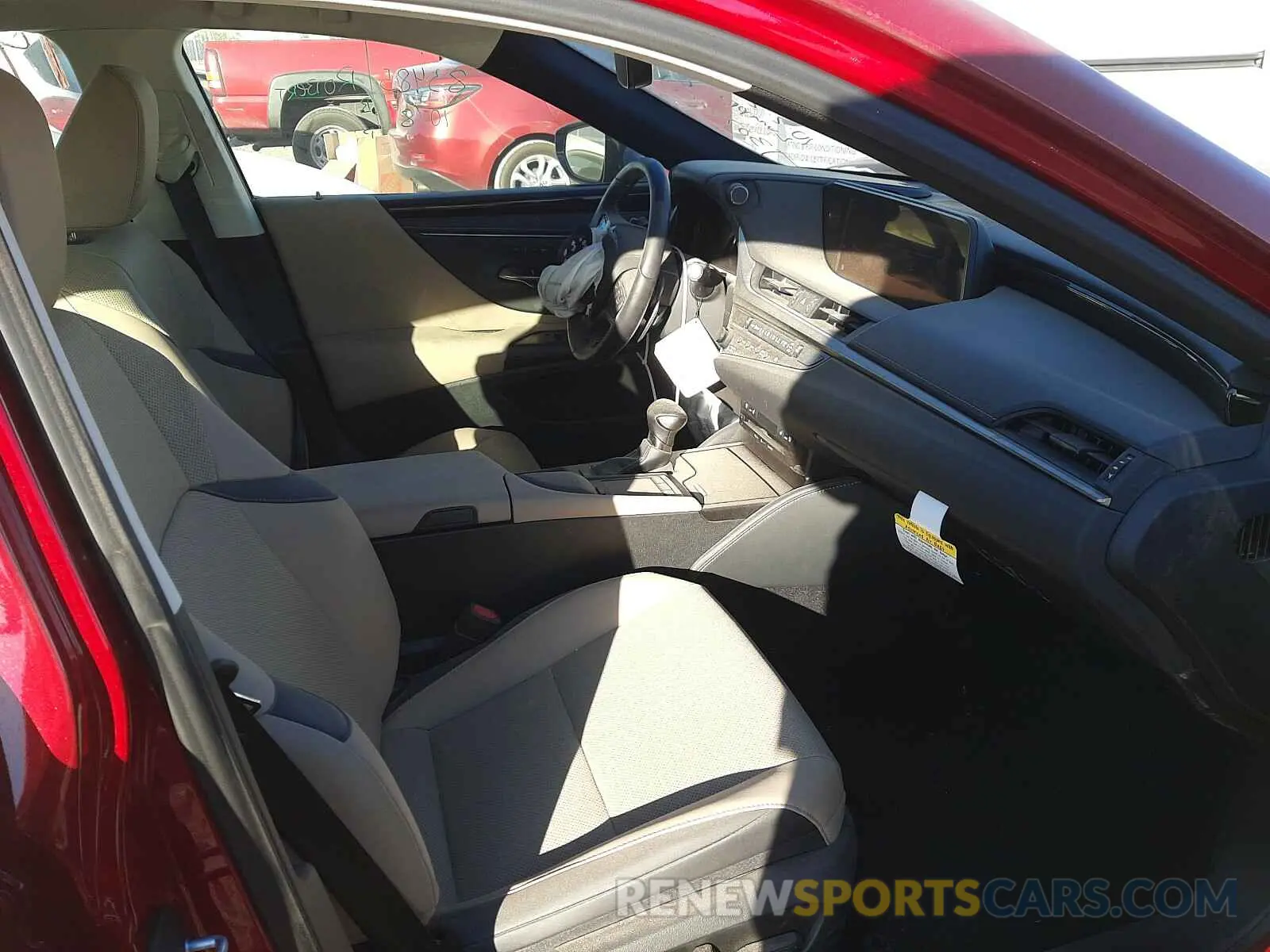 5 fotografías del automóvil dañado JTHBZ1B14K2002155 LEXUS ES350 2019