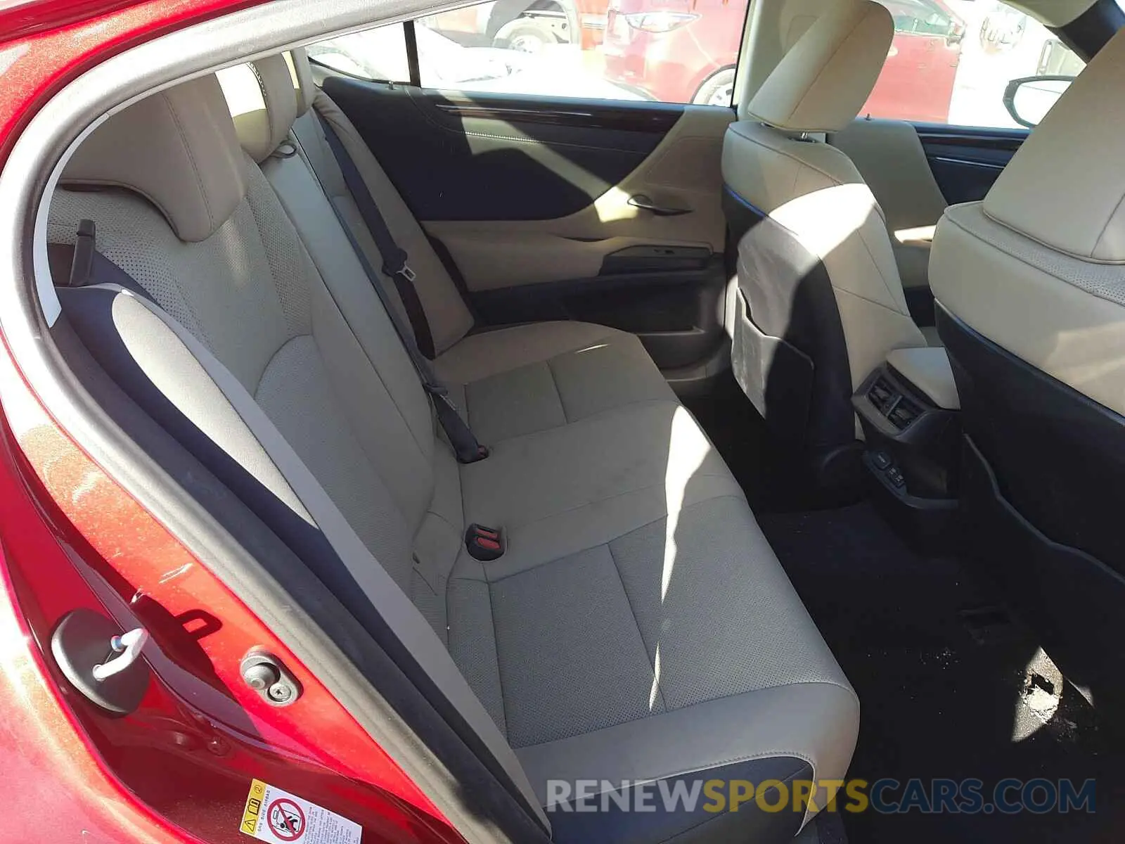 6 fotografías del automóvil dañado JTHBZ1B14K2002155 LEXUS ES350 2019