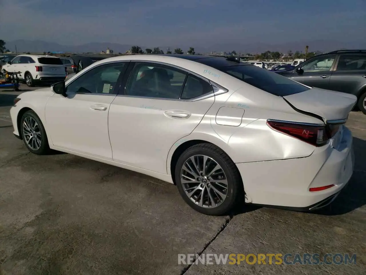 2 fotografías del automóvil dañado JTHBZ1B19K2003365 LEXUS ES350 2019