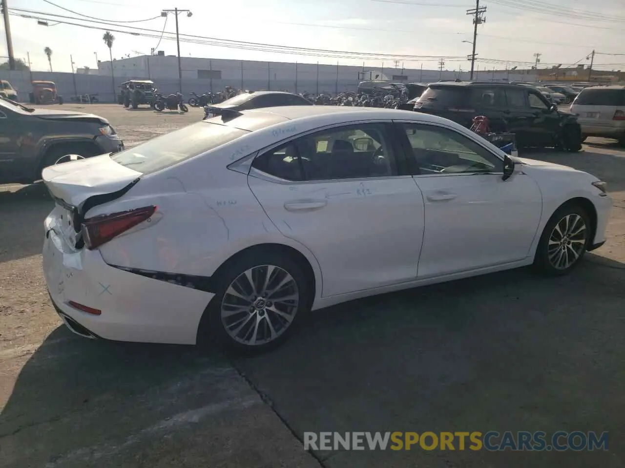 3 fotografías del automóvil dañado JTHBZ1B19K2003365 LEXUS ES350 2019