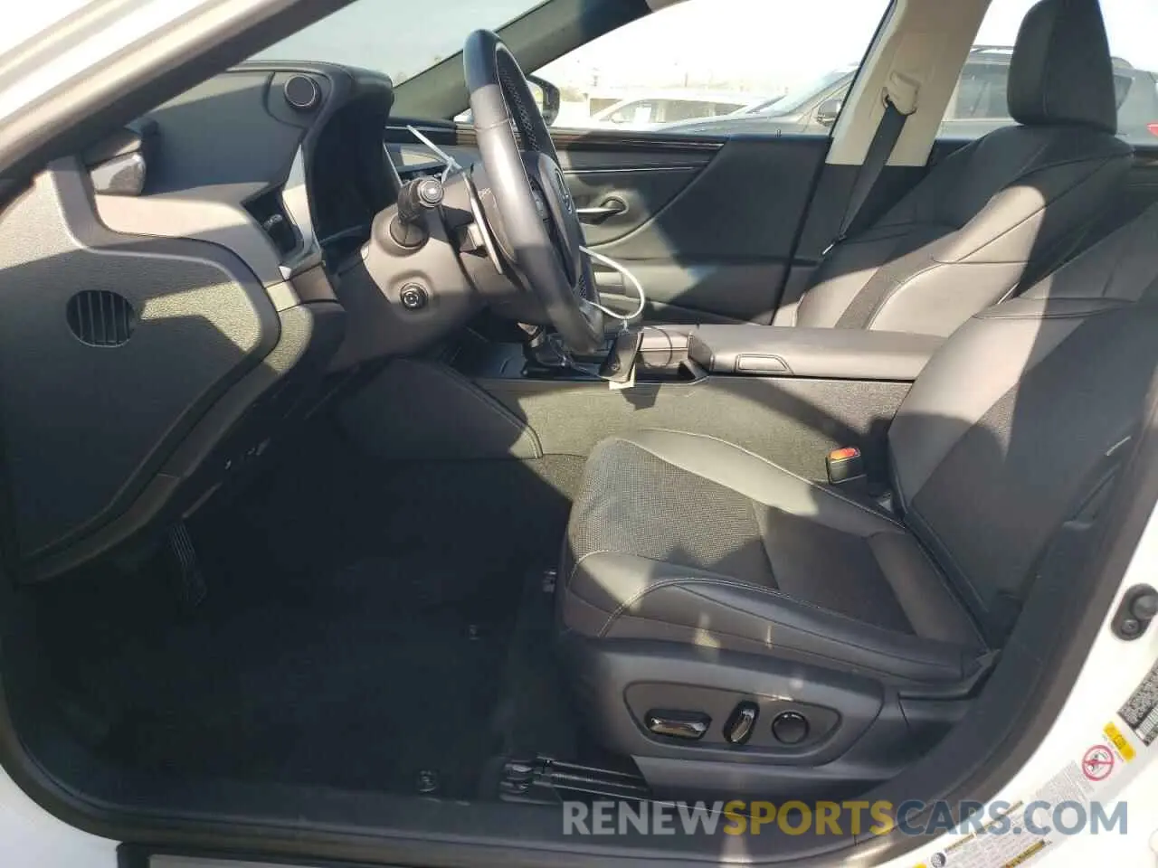 7 fotografías del automóvil dañado JTHBZ1B19K2003365 LEXUS ES350 2019