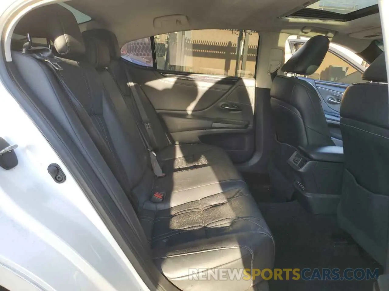 10 fotografías del automóvil dañado 58AEZ1B11LU057798 LEXUS ES350 2020