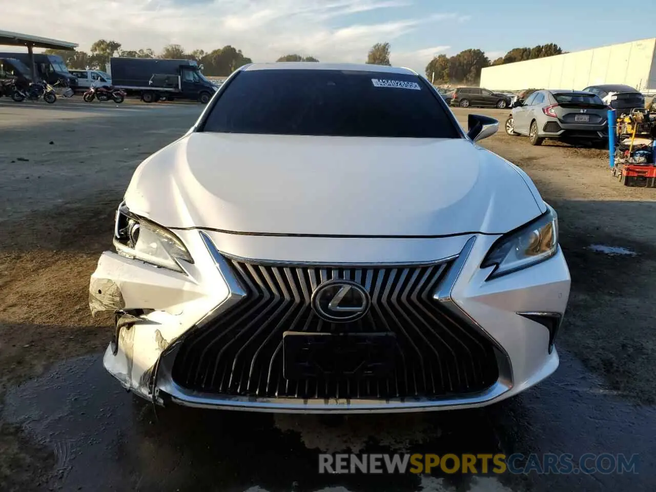 5 fotografías del automóvil dañado 58AEZ1B11LU057798 LEXUS ES350 2020