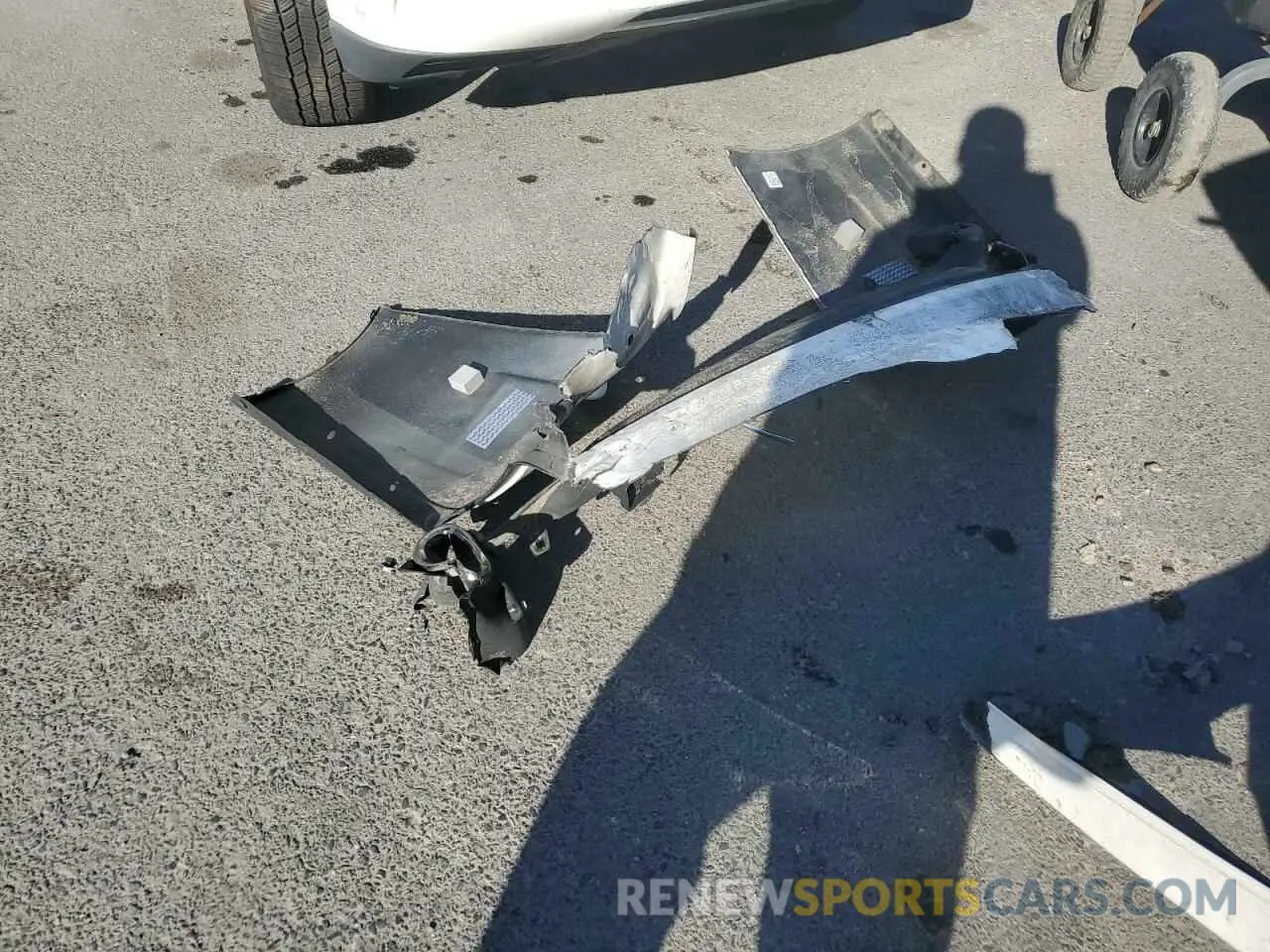 14 fotografías del automóvil dañado 58AEZ1B11LU058384 LEXUS ES350 2020