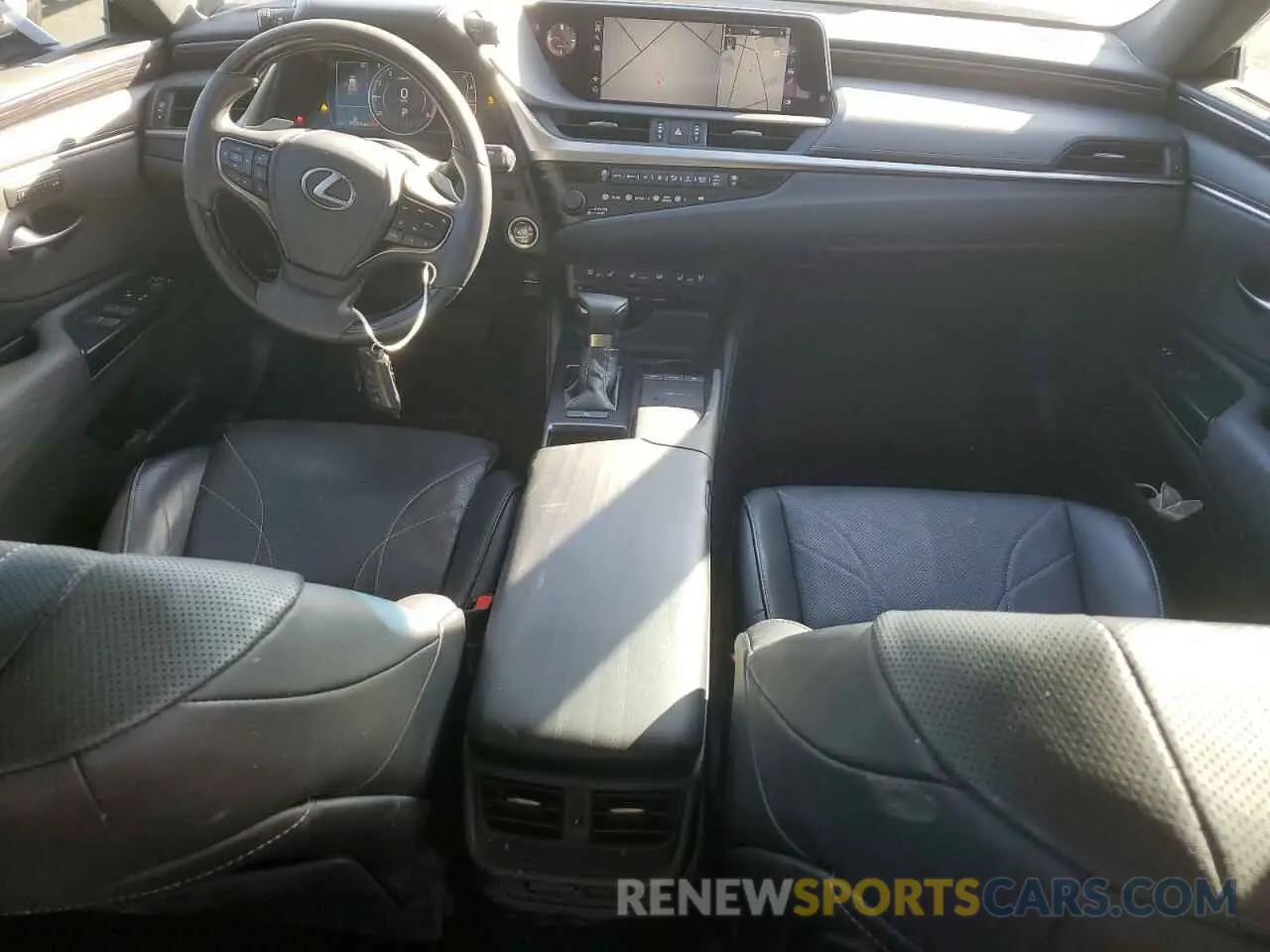 8 fotografías del automóvil dañado 58AEZ1B11LU058384 LEXUS ES350 2020