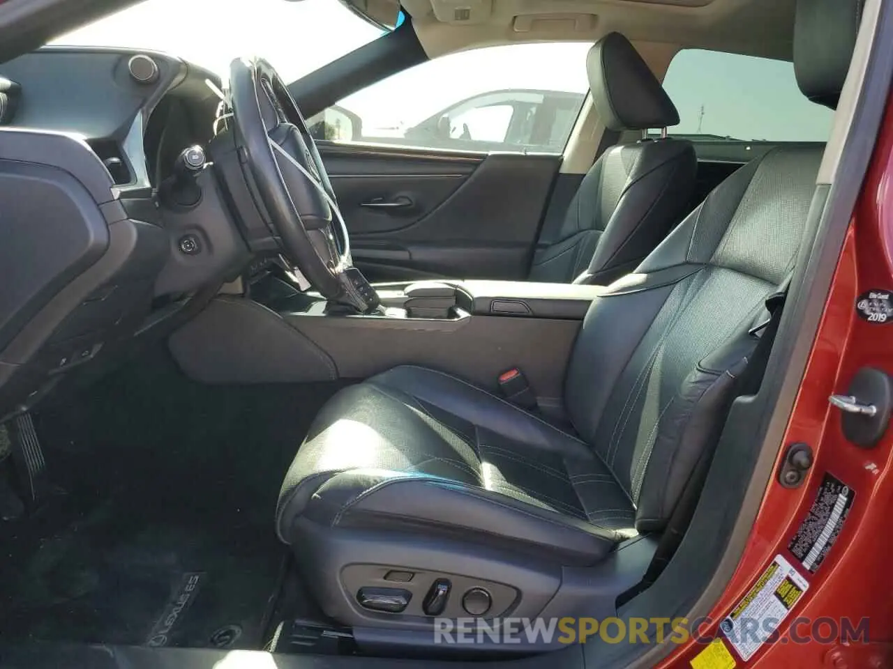 7 fotografías del automóvil dañado 58AEZ1B16LU054170 LEXUS ES350 2020