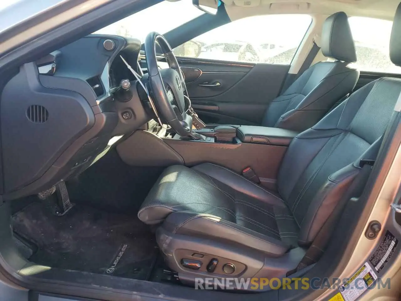 7 fotografías del automóvil dañado 58AEZ1B16LU057778 LEXUS ES350 2020