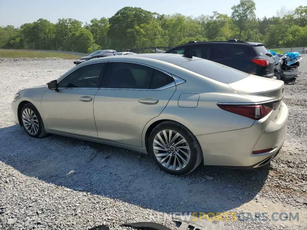 2 fotografías del automóvil dañado 58AEZ1B1XLU053572 LEXUS ES350 2020