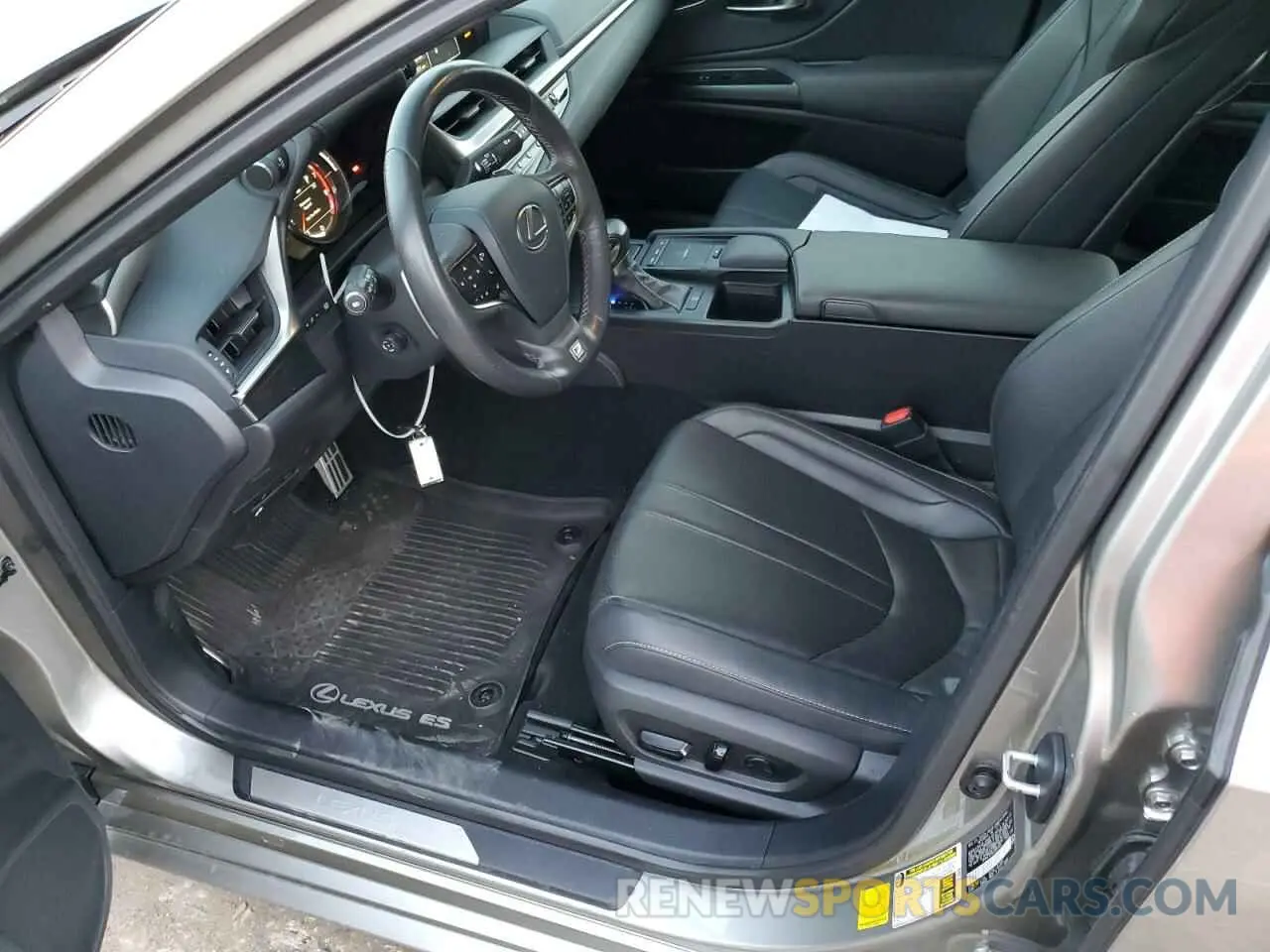 7 fotografías del automóvil dañado 58AGZ1B15LU060499 LEXUS ES350 2020