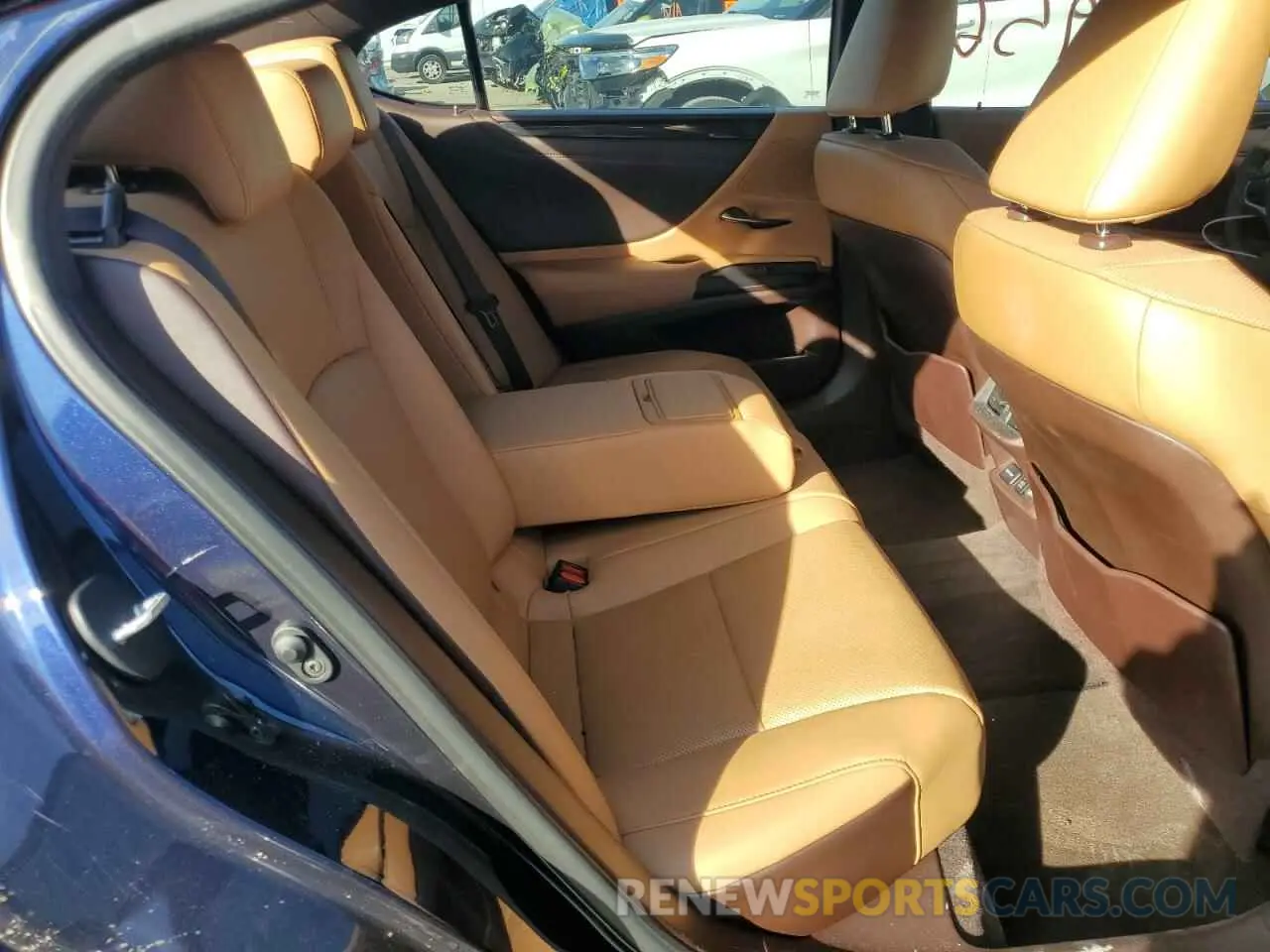 10 fotografías del automóvil dañado 58ACZ1B10MU103159 LEXUS ES350 2021