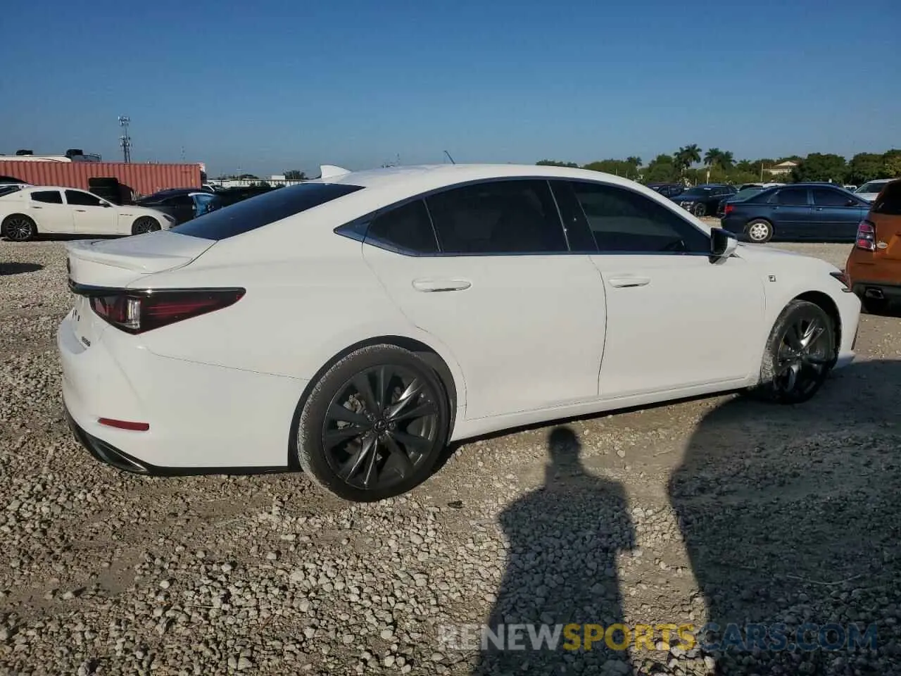 3 fotografías del automóvil dañado 58AGZ1B17MU104441 LEXUS ES350 2021