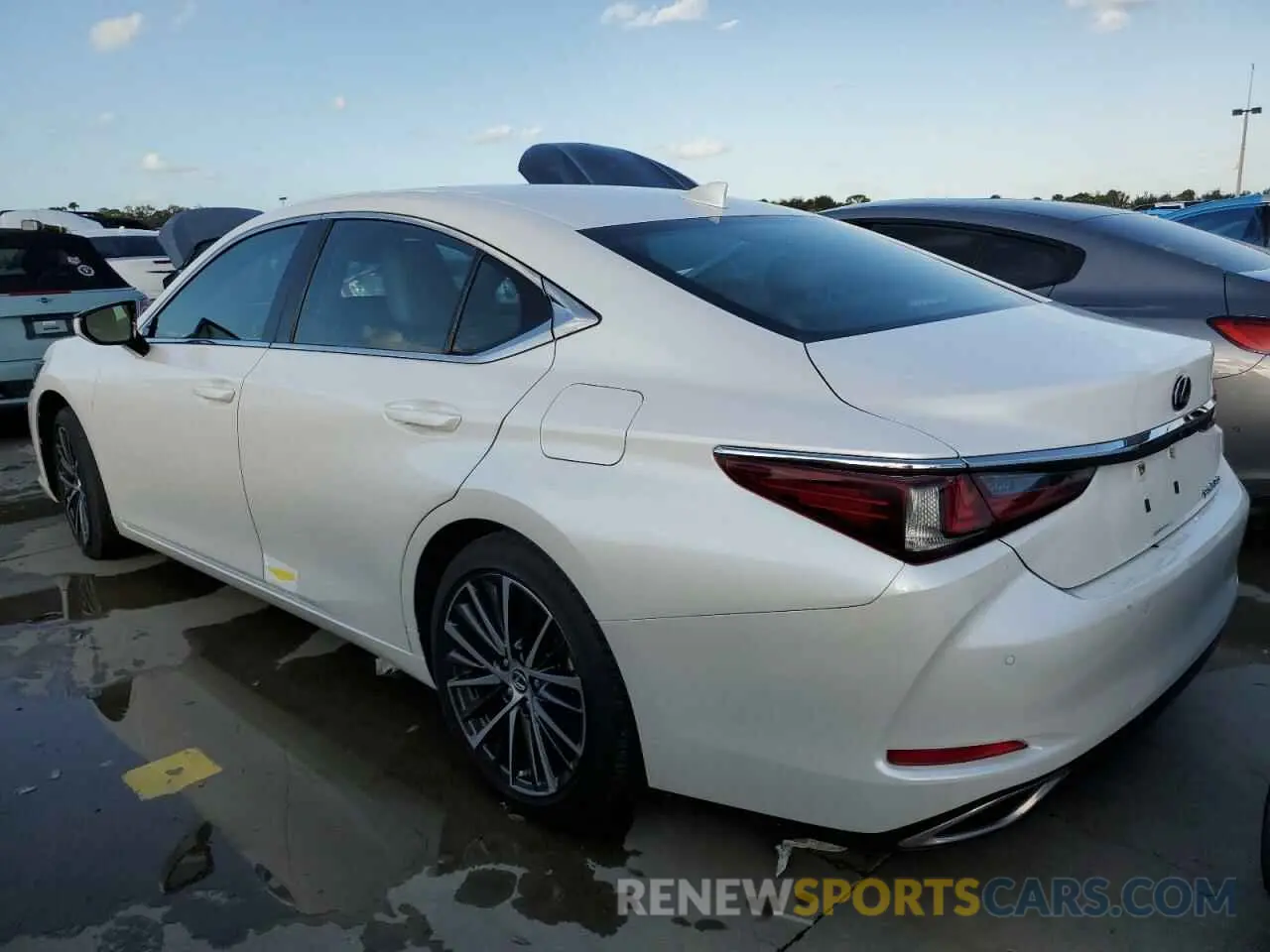 2 fotografías del automóvil dañado 58ADZ1B19NU138515 LEXUS ES350 2022