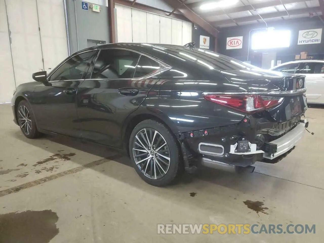 2 fotografías del automóvil dañado 58ADZ1B11PU142500 LEXUS ES350 2023