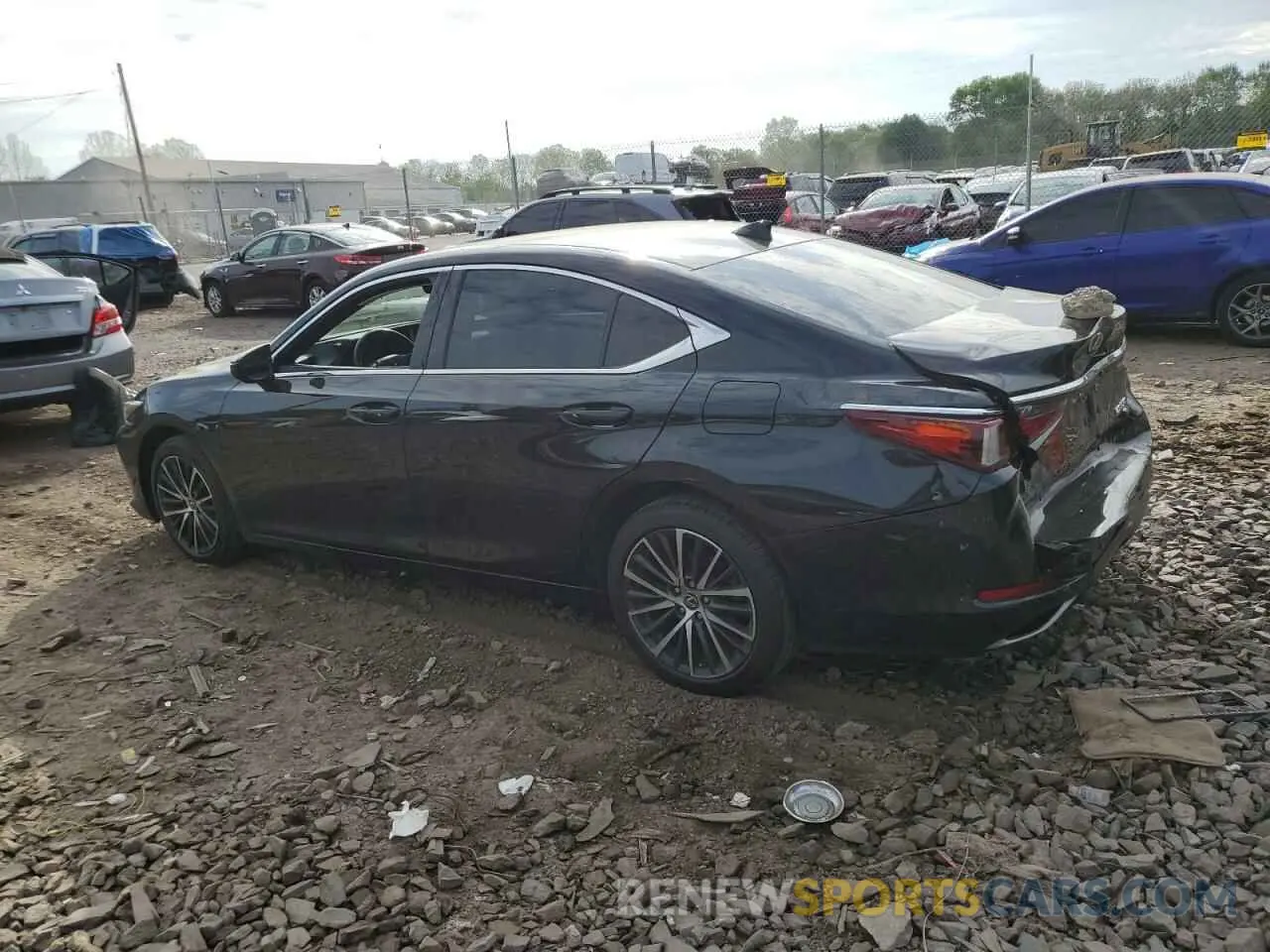 2 fotografías del automóvil dañado 58ADZ1B1XPU140762 LEXUS ES350 2023