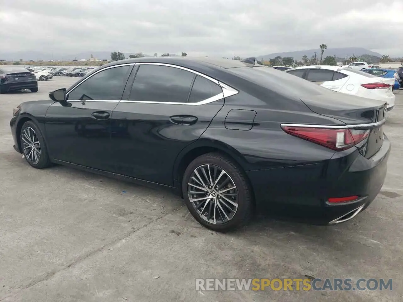 2 fotografías del automóvil dañado 58ADZ1B1XPU147601 LEXUS ES350 2023