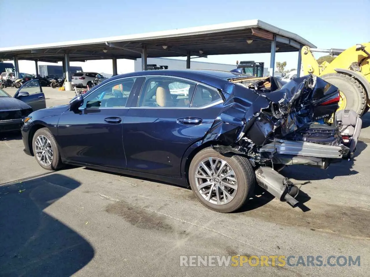 2 fotografías del automóvil dañado 58ACZ1B15RU175014 LEXUS ES350 2024