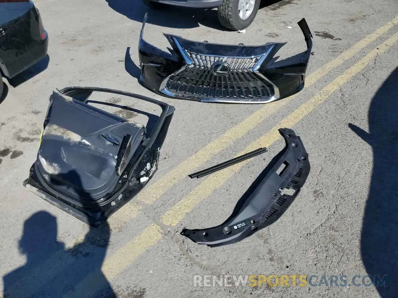 12 fotografías del automóvil dañado 58ADZ1B18RU168479 LEXUS ES350 2024