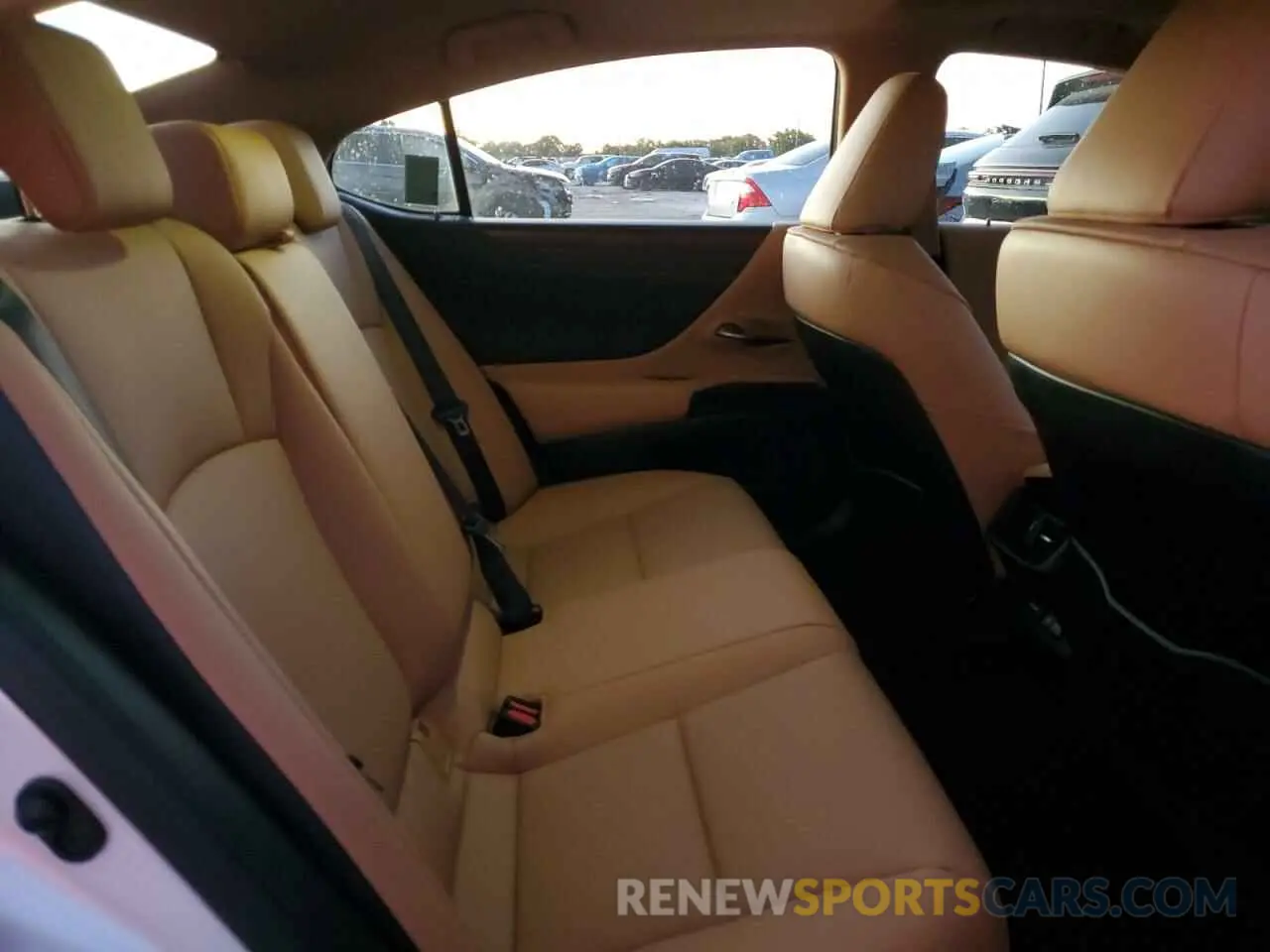 10 fotografías del automóvil dañado 58ADZ1B19RU169656 LEXUS ES350 2024