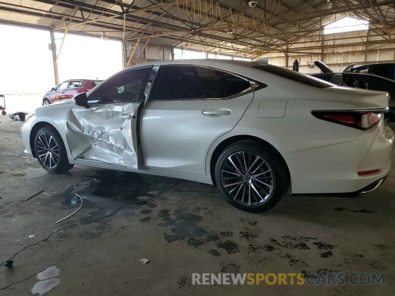 2 fotografías del automóvil dañado 58ADZ1B19SU185927 LEXUS ES350 2025