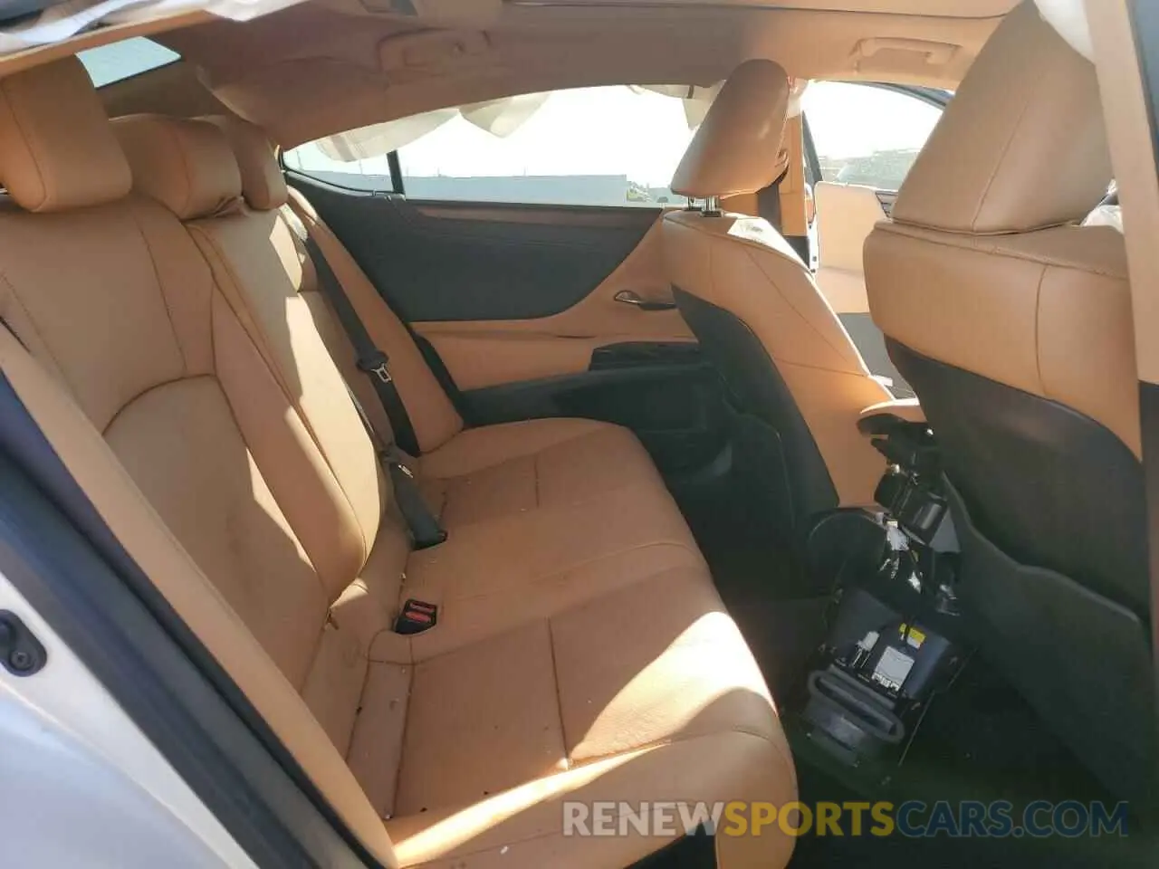 11 fotografías del automóvil dañado 58ADZ1B1XSU188240 LEXUS ES350 2025