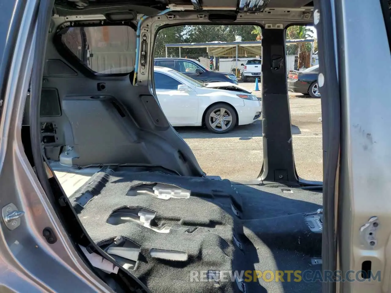 11 fotografías del automóvil dañado JTJAM7BX3N5322442 LEXUS GX 2022