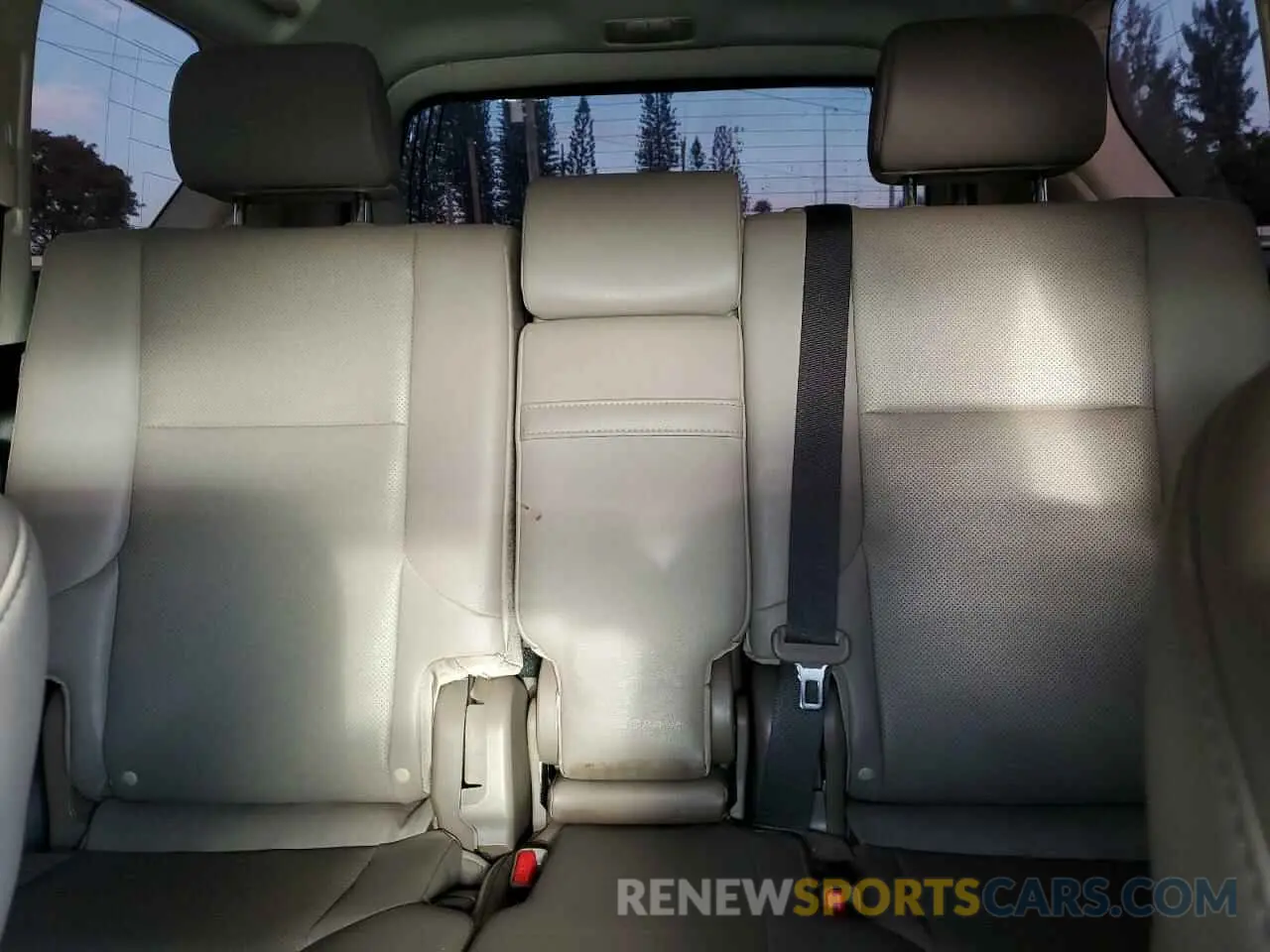 10 fotografías del automóvil dañado JTJAM7BX7N5324601 LEXUS GX 2022