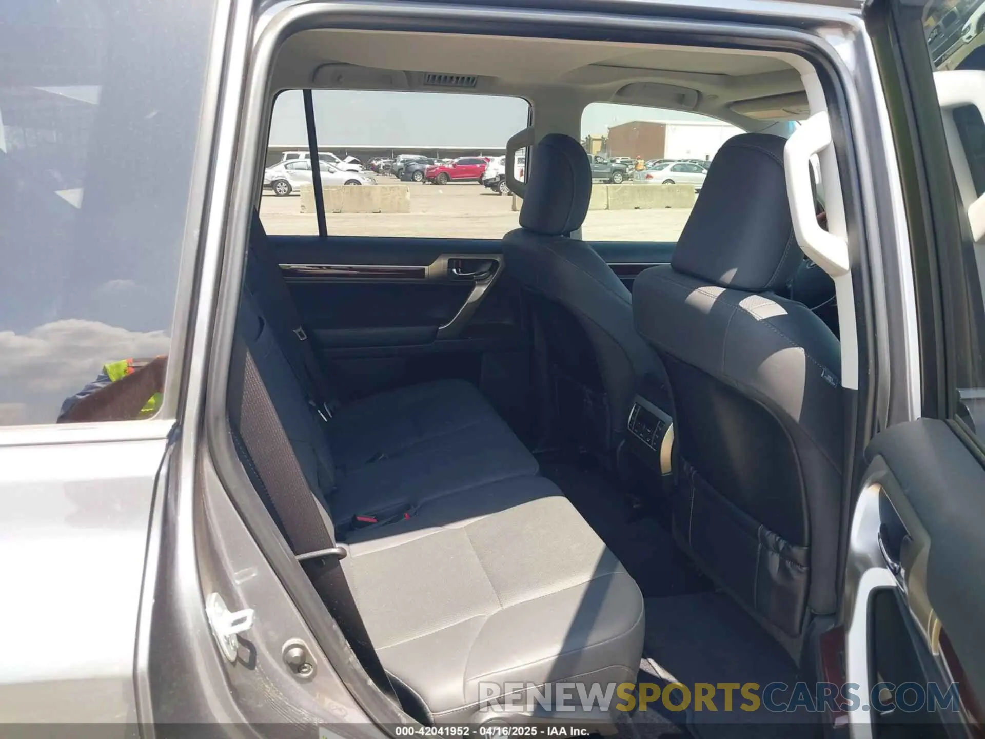 8 fotografías del automóvil dañado JTJBM7FX3K5222495 LEXUS GX 460 2019