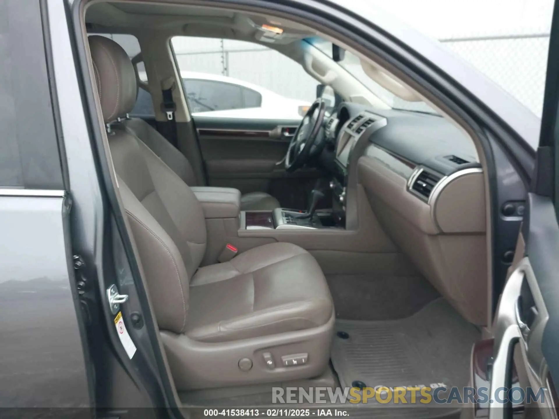5 fotografías del automóvil dañado JTJBM7FX4K5219945 LEXUS GX 460 2019