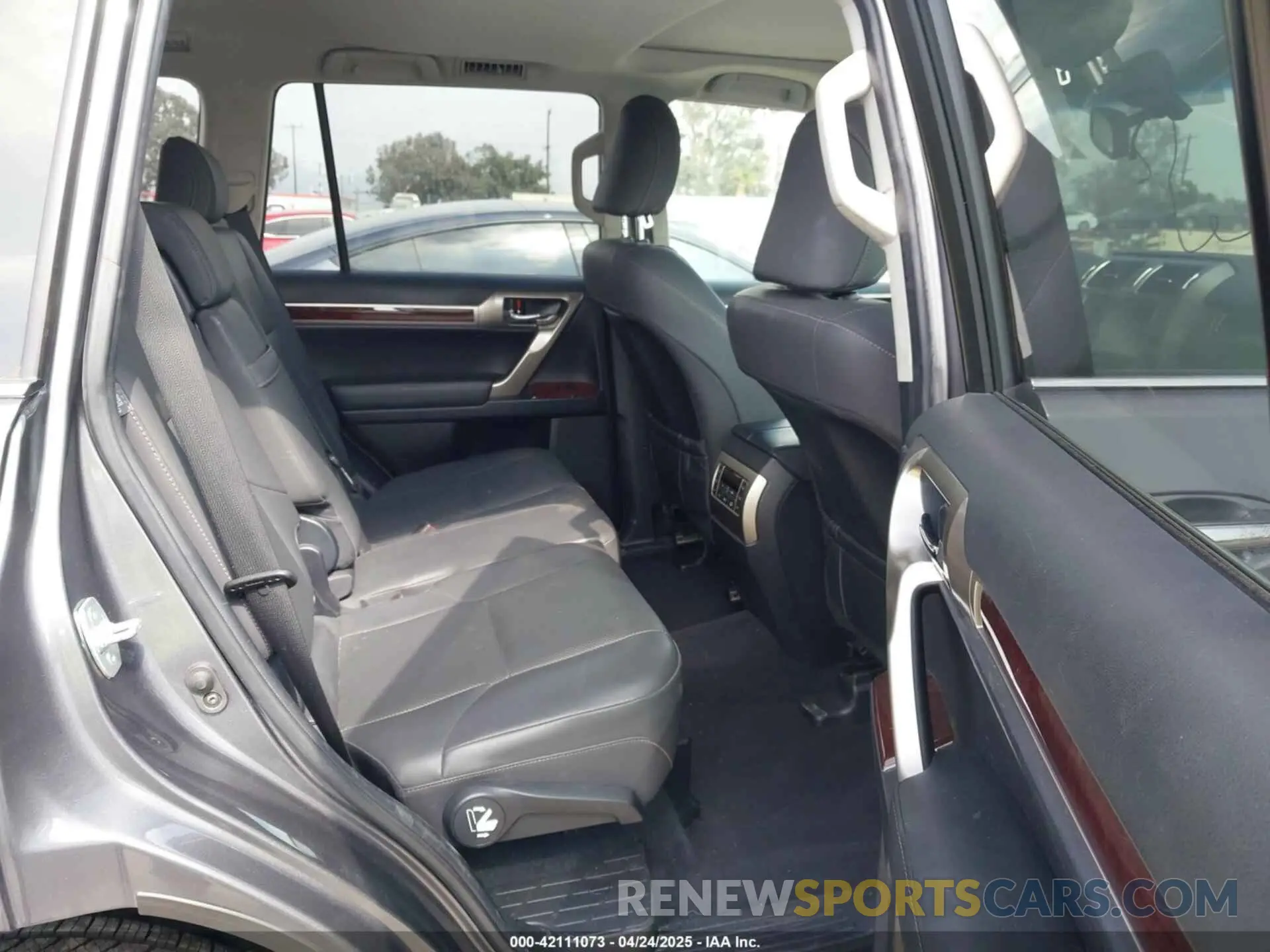 8 fotografías del automóvil dañado JTJBM7FX7K5212004 LEXUS GX 460 2019