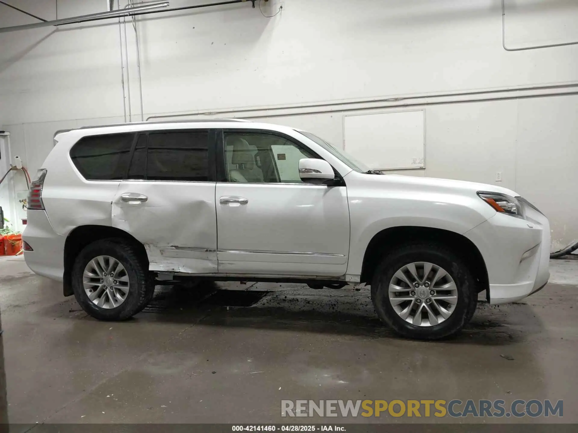 14 fotografías del automóvil dañado JTJBM7FX9K5212635 LEXUS GX 460 2019