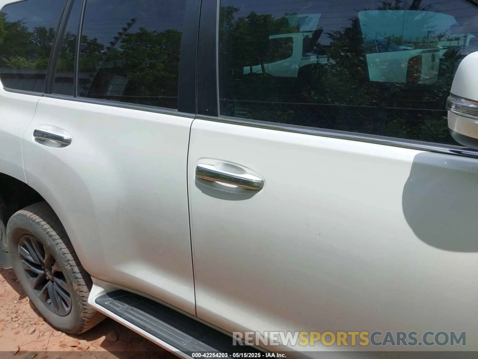 13 fotografías del automóvil dañado JTJAM7BX2L5263445 LEXUS GX 460 2020