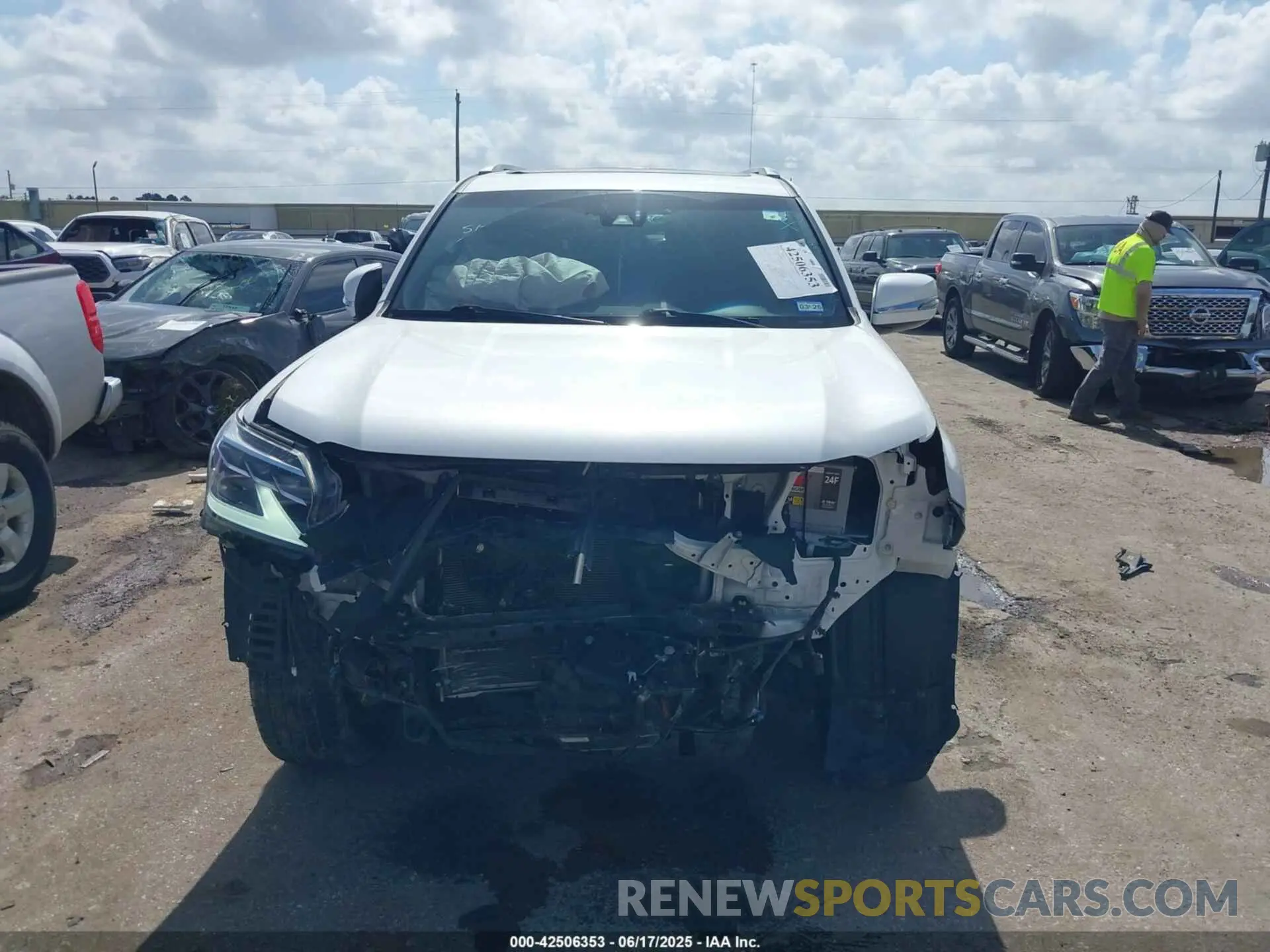 13 fotografías del automóvil dañado JTJAM7BX3L5246847 LEXUS GX 460 2020