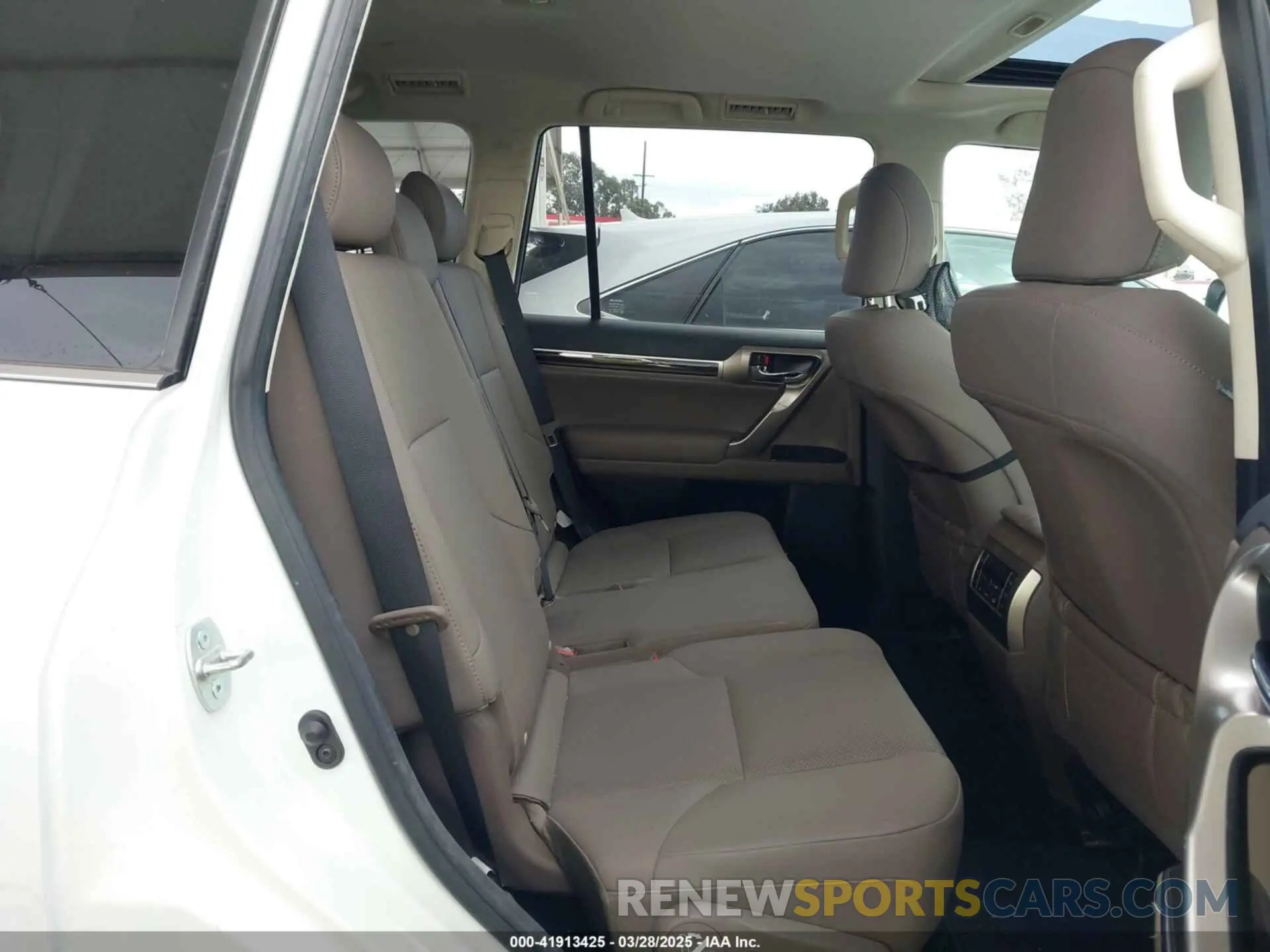 8 fotografías del automóvil dañado JTJAM7BX4L5255492 LEXUS GX 460 2020