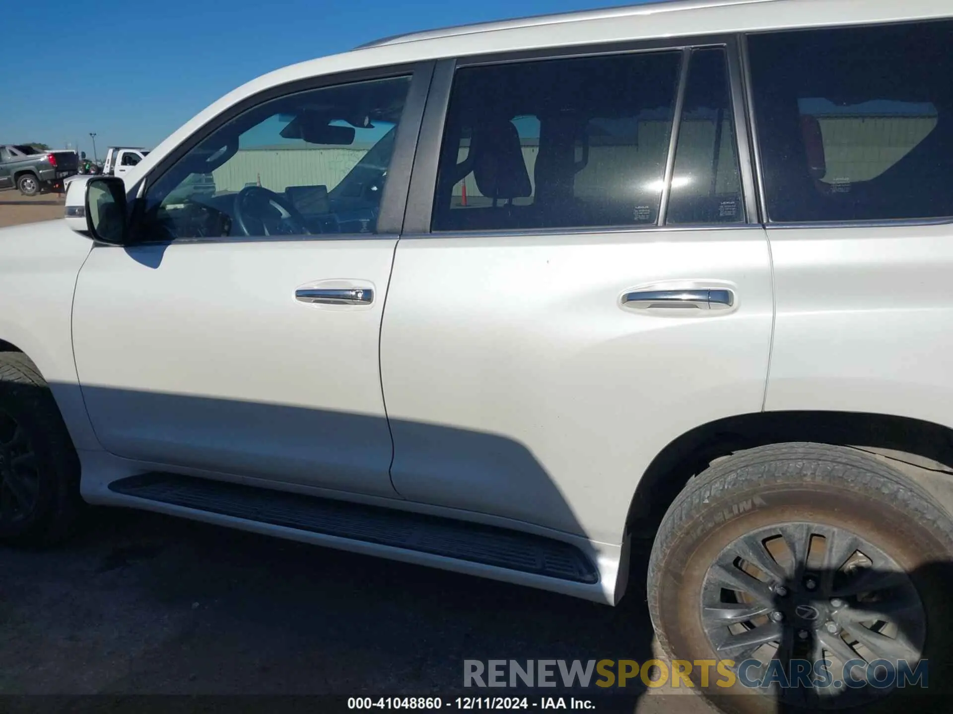 15 fotografías del automóvil dañado JTJAM7BX1N5336470 LEXUS GX 460 2022