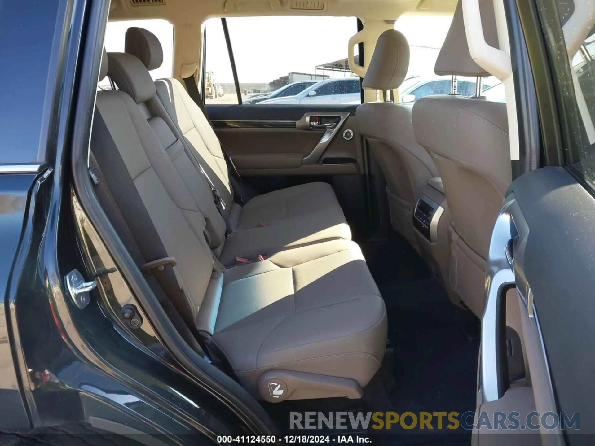 8 fotografías del automóvil dañado JTJAM7BX2N5326045 LEXUS GX 460 2022