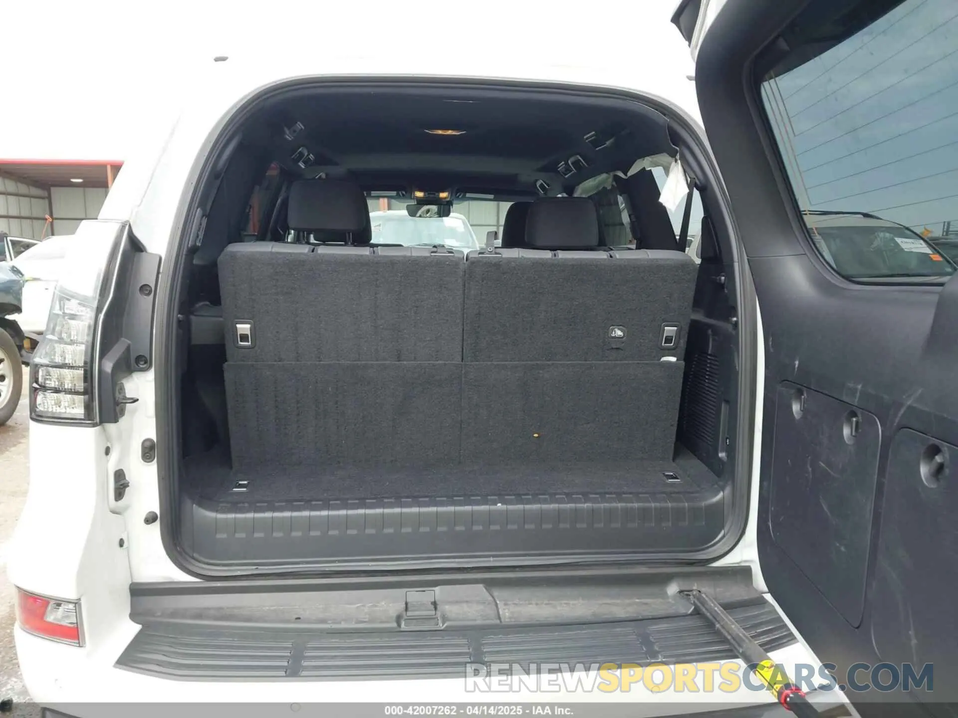 17 fotografías del automóvil dañado JTJAM7BX2P5350445 LEXUS GX 460 2023