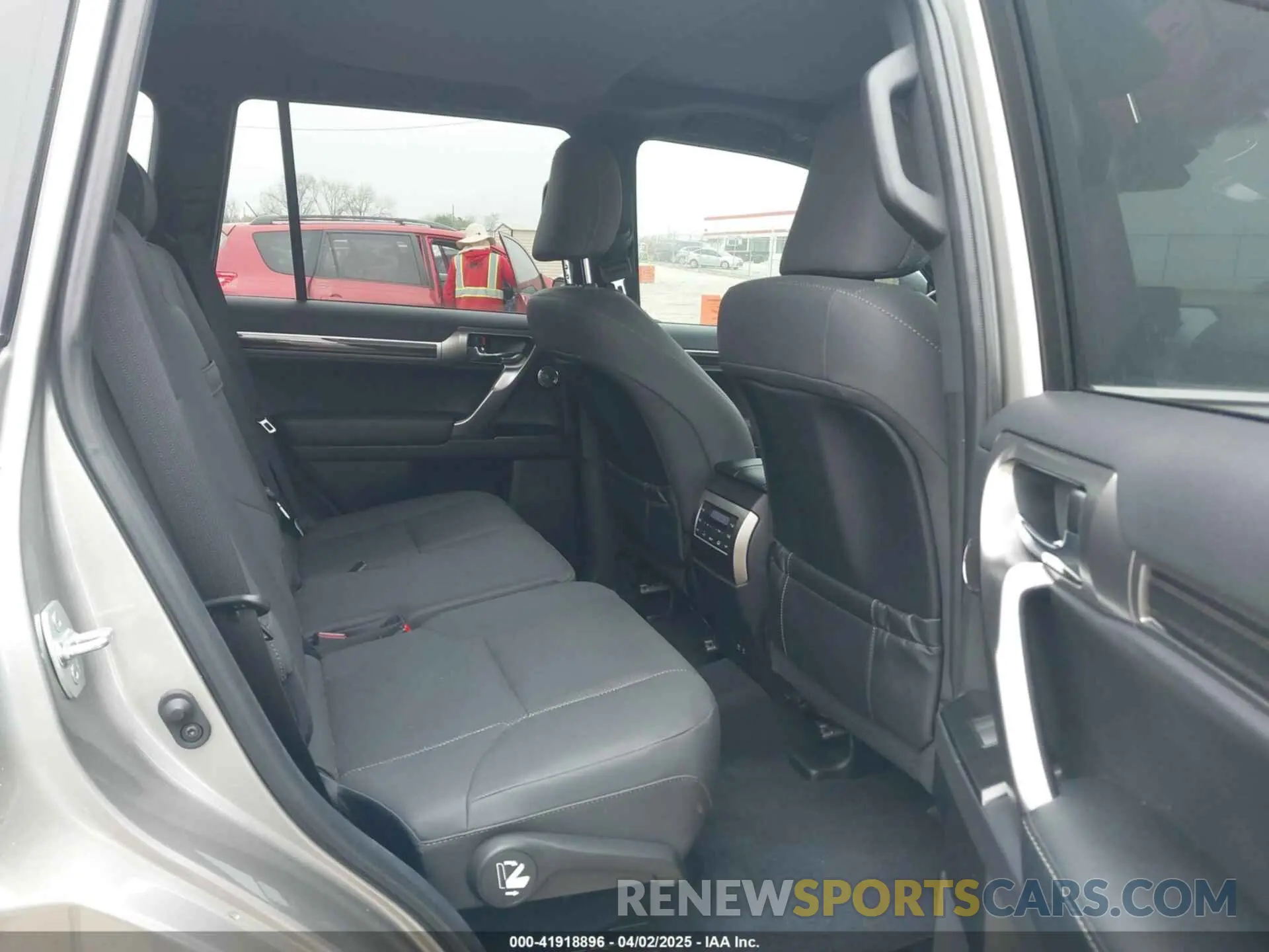 8 fotografías del automóvil dañado JTJAM7BX5P5374450 LEXUS GX 460 2023
