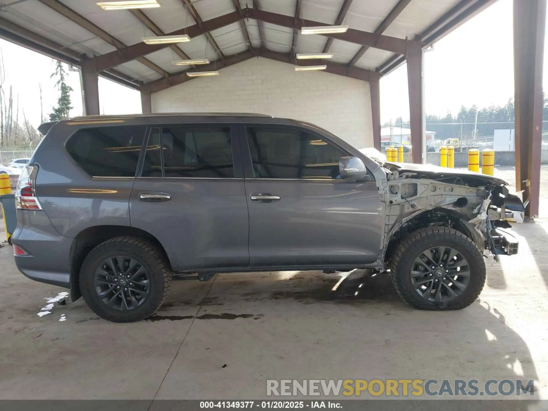 14 fotografías del automóvil dañado JTJAM7BX9P5349728 LEXUS GX 460 2023