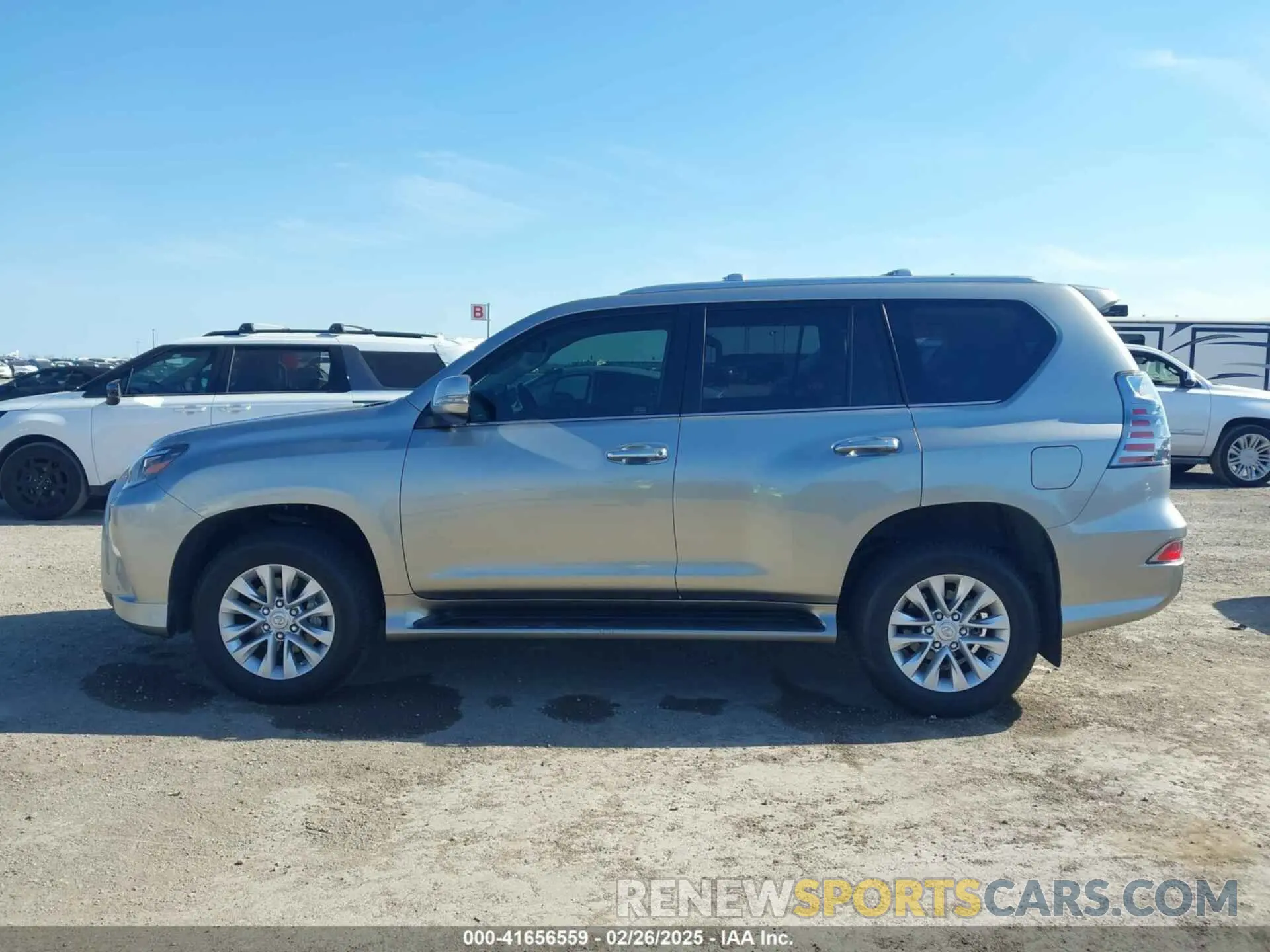 14 fotografías del automóvil dañado JTJAM7BX9P5358476 LEXUS GX 460 2023