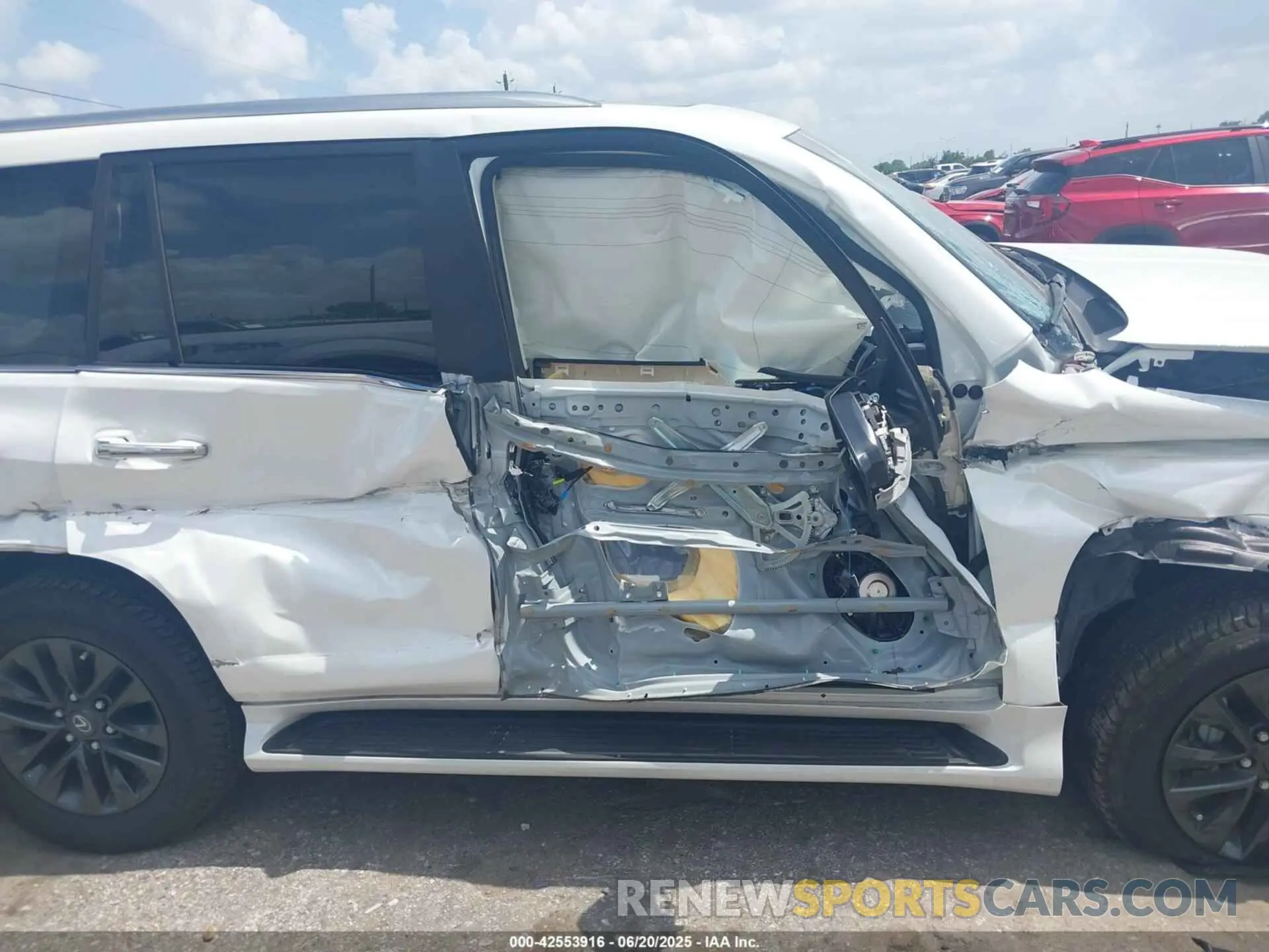 13 fotografías del automóvil dañado JTJAM7BXXP5382057 LEXUS GX 460 2023