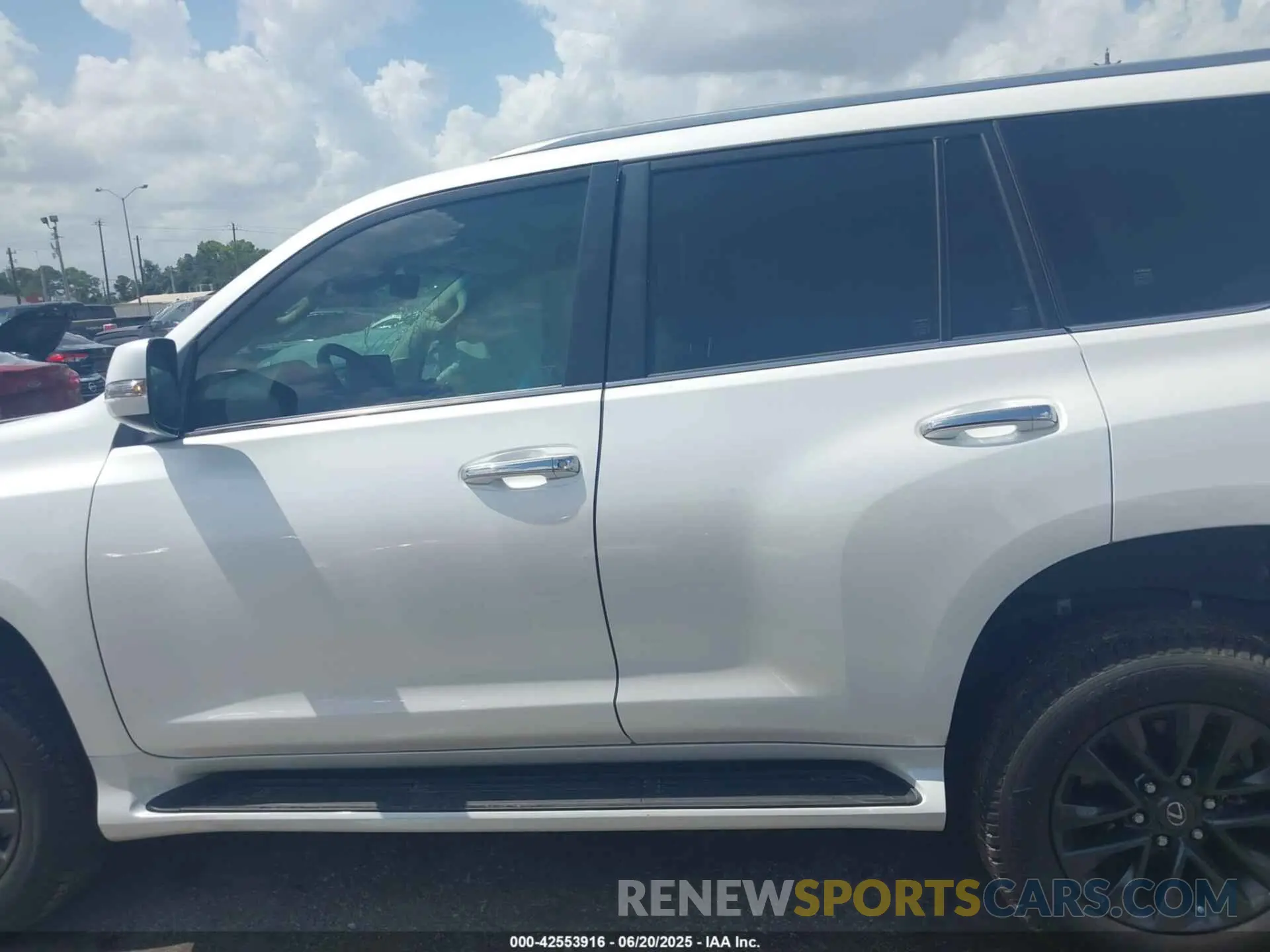 14 fotografías del automóvil dañado JTJAM7BXXP5382057 LEXUS GX 460 2023