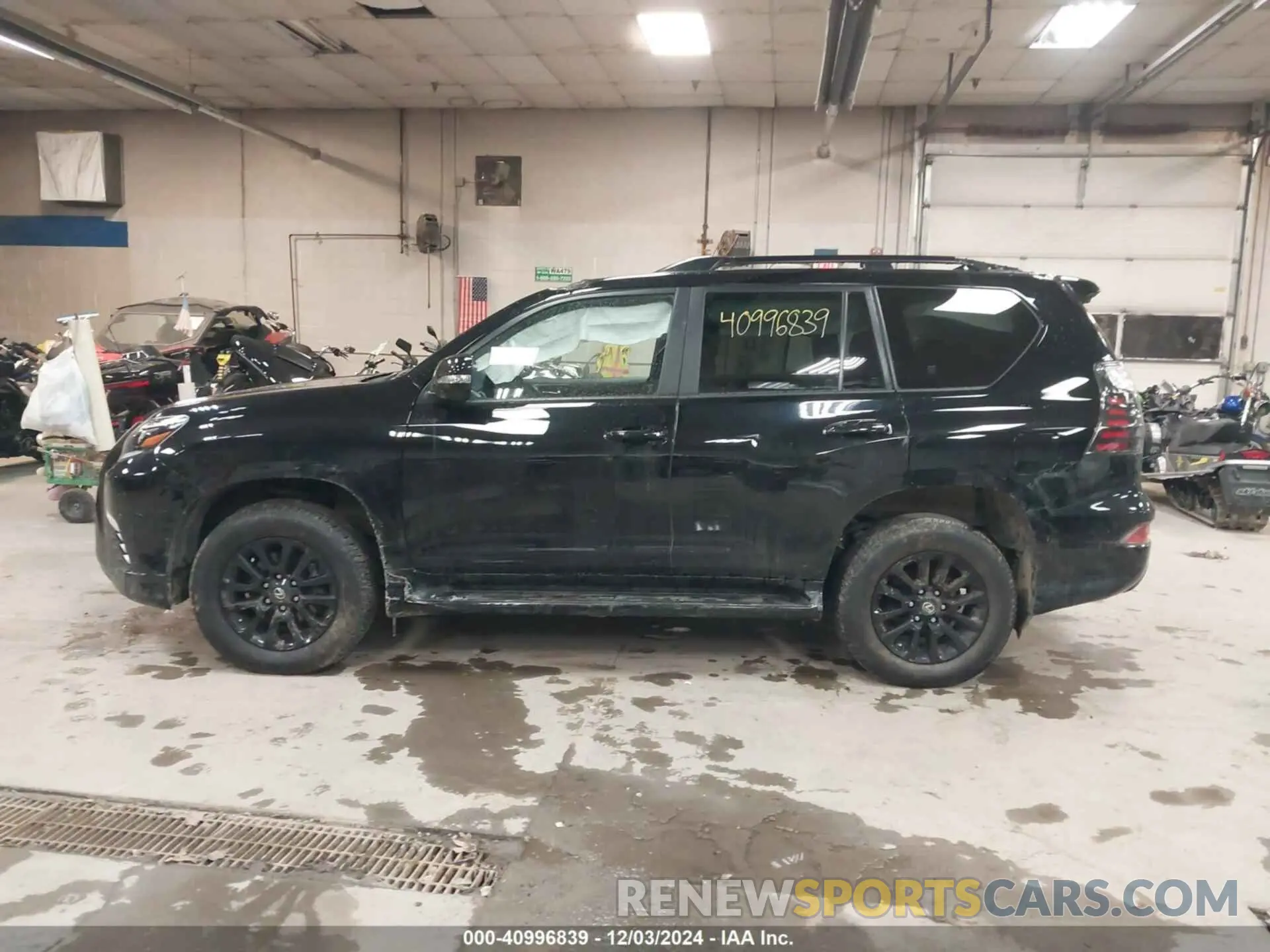 14 fotografías del automóvil dañado JTJSM7BX5P5349374 LEXUS GX 460 2023