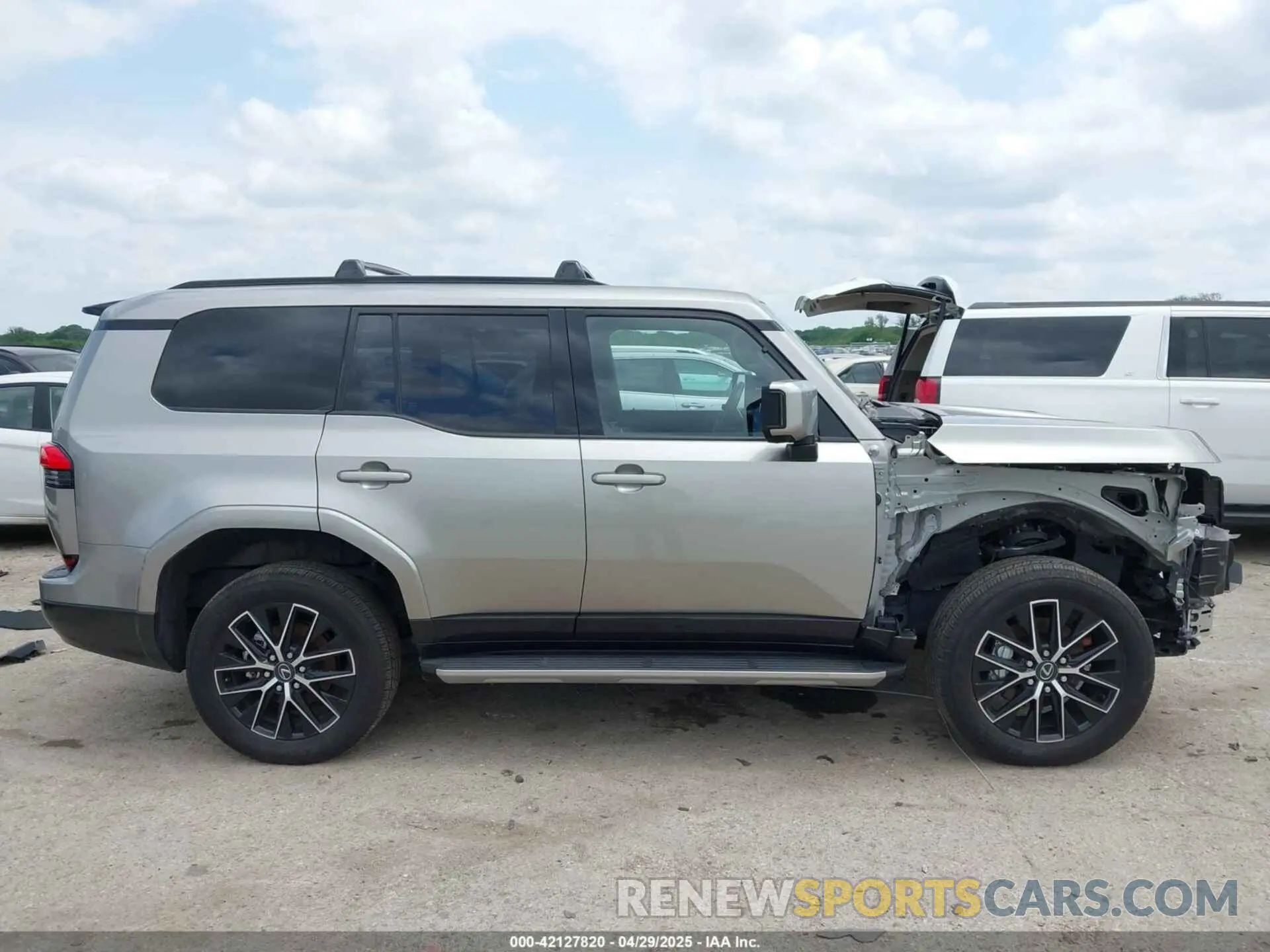 13 fotografías del automóvil dañado JTJTBCDX1R5019928 LEXUS GX 550 2024