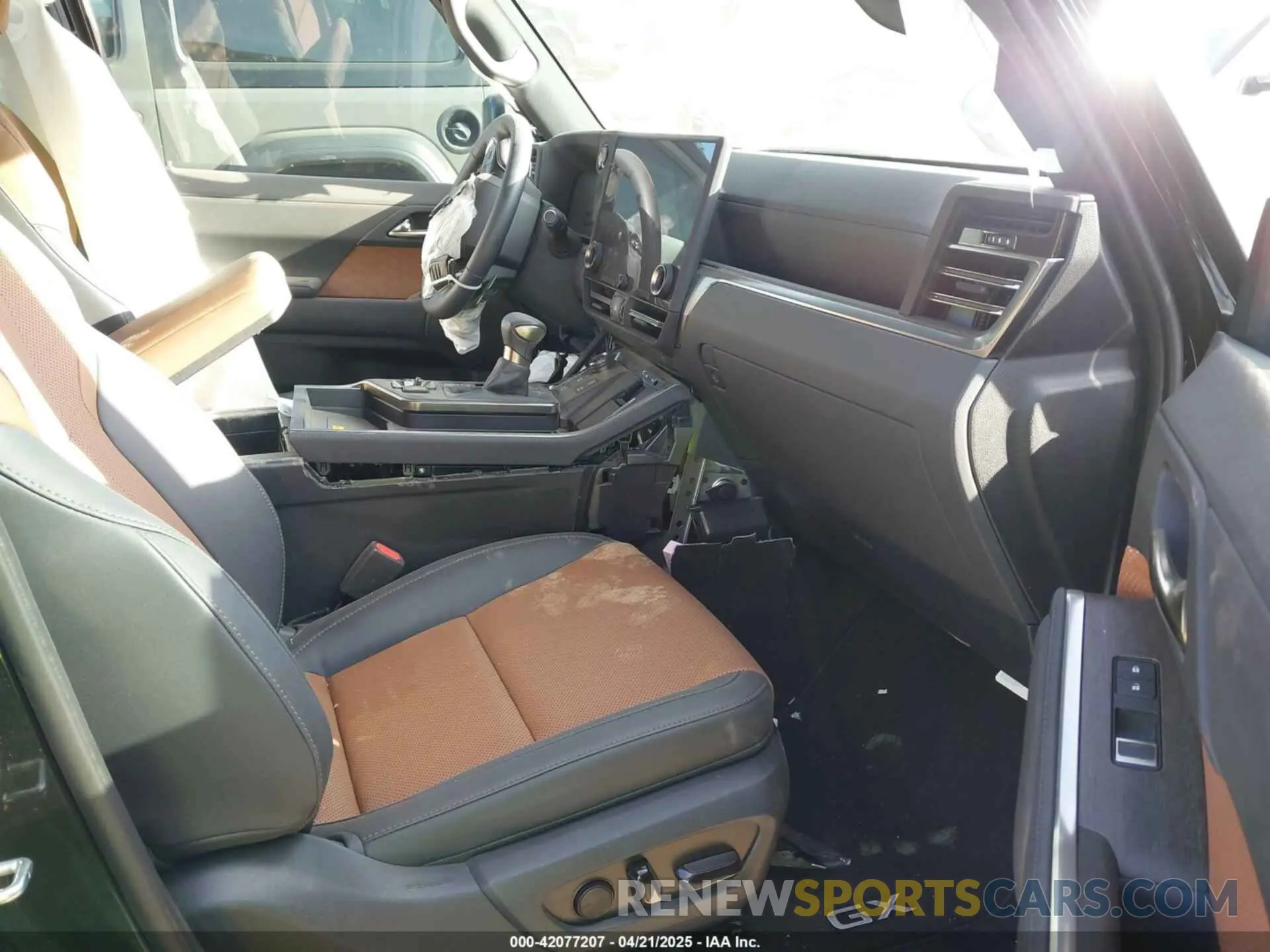 5 fotografías del automóvil dañado JTJTBCDX5R5023870 LEXUS GX 550 2024