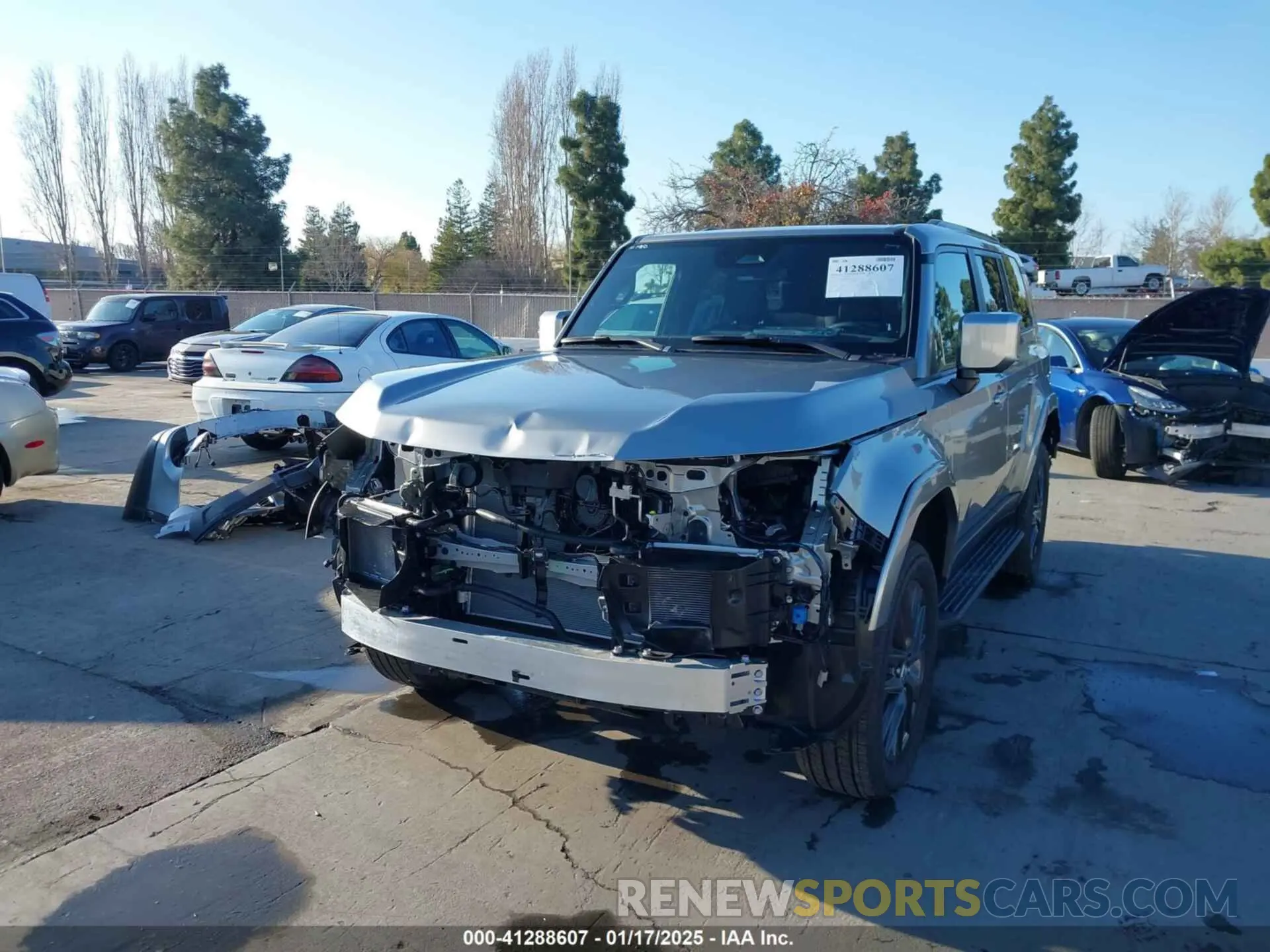 2 fotografías del automóvil dañado JTJTBCDX5R5025053 LEXUS GX 550 2024