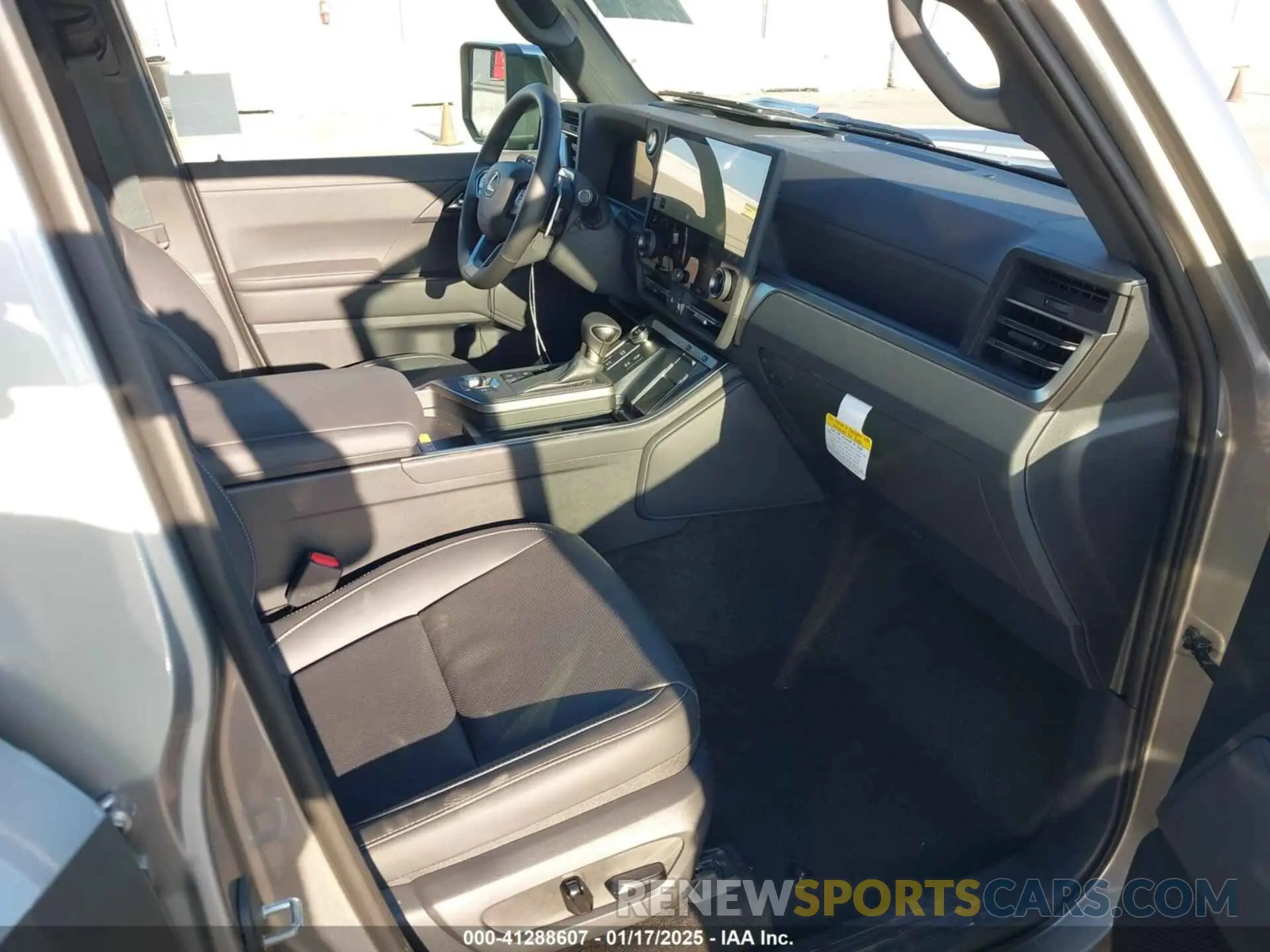 5 fotografías del automóvil dañado JTJTBCDX5R5025053 LEXUS GX 550 2024