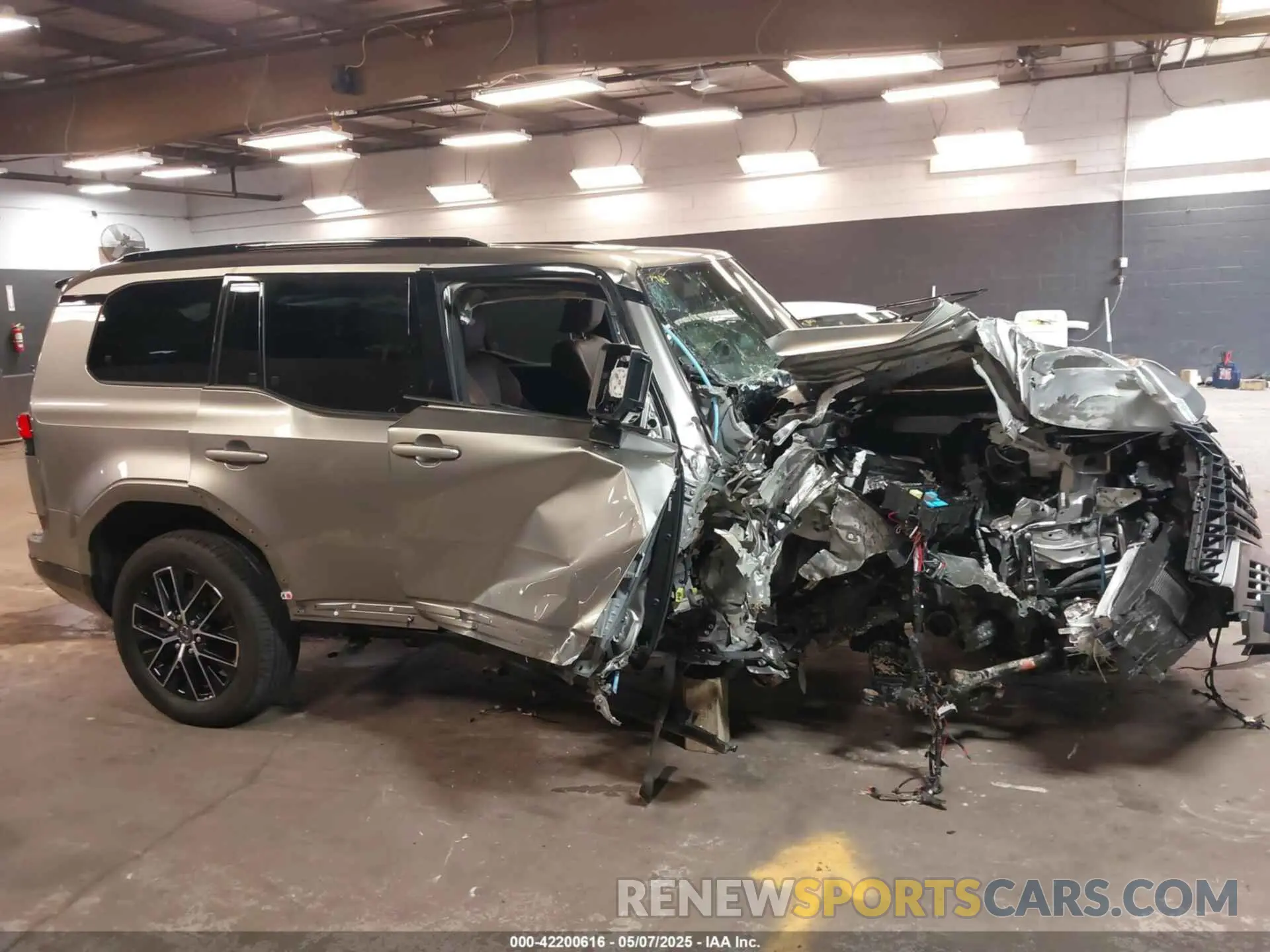 14 fotografías del automóvil dañado JTJTBCDX7R5024633 LEXUS GX 550 2024